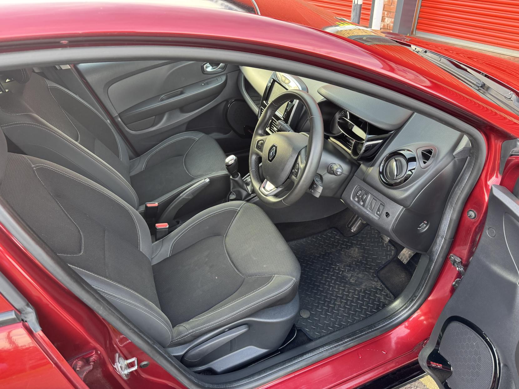 Renault Clio 0.9 TCe Dynamique Nav Hatchback 5dr Petrol Manual Euro 6 (s/s) (90 ps)