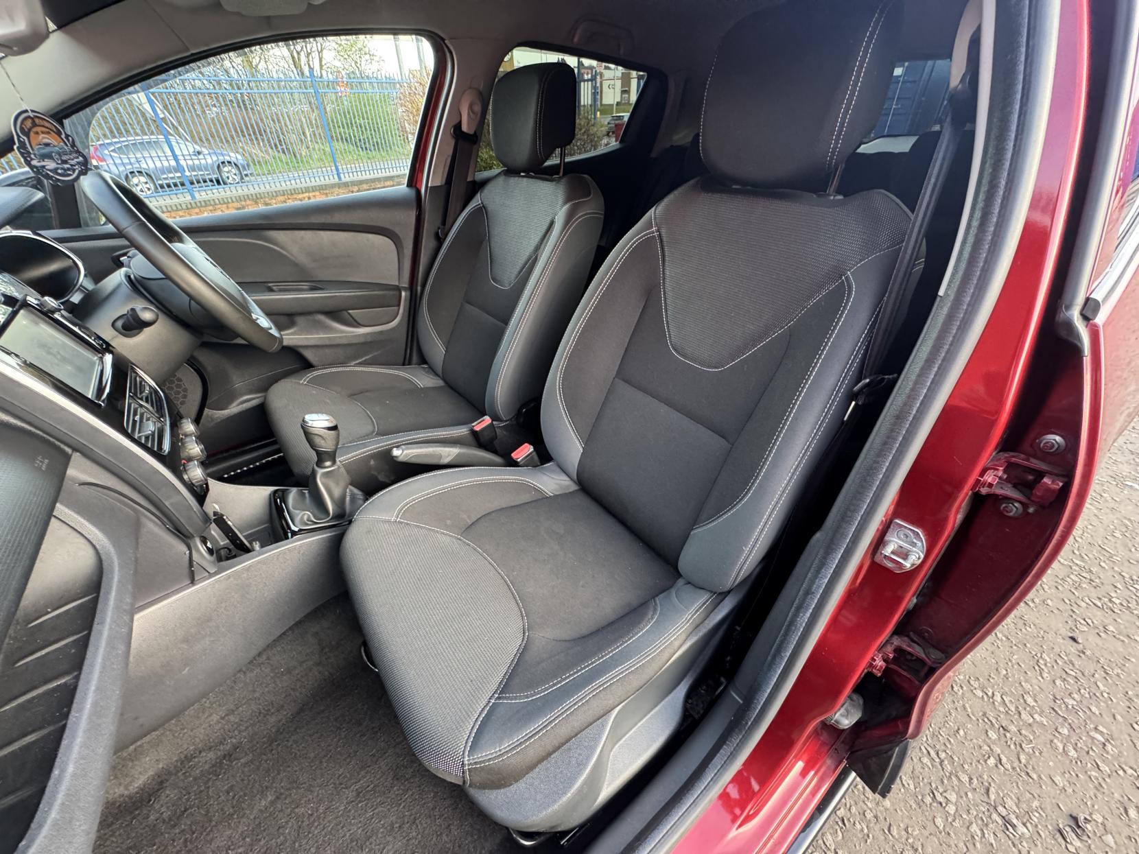 Renault Clio 0.9 TCe Dynamique Nav Hatchback 5dr Petrol Manual Euro 6 (s/s) (90 ps)