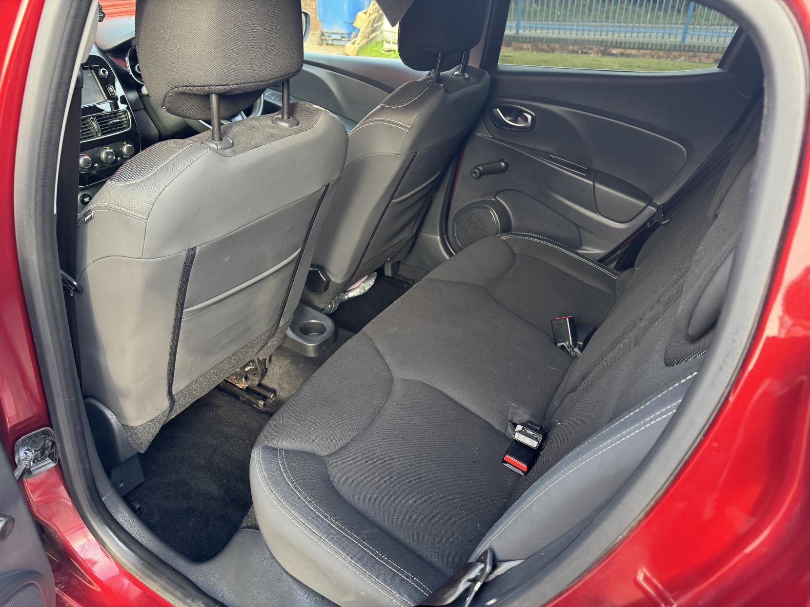 Renault Clio 0.9 TCe Dynamique Nav Hatchback 5dr Petrol Manual Euro 6 (s/s) (90 ps)