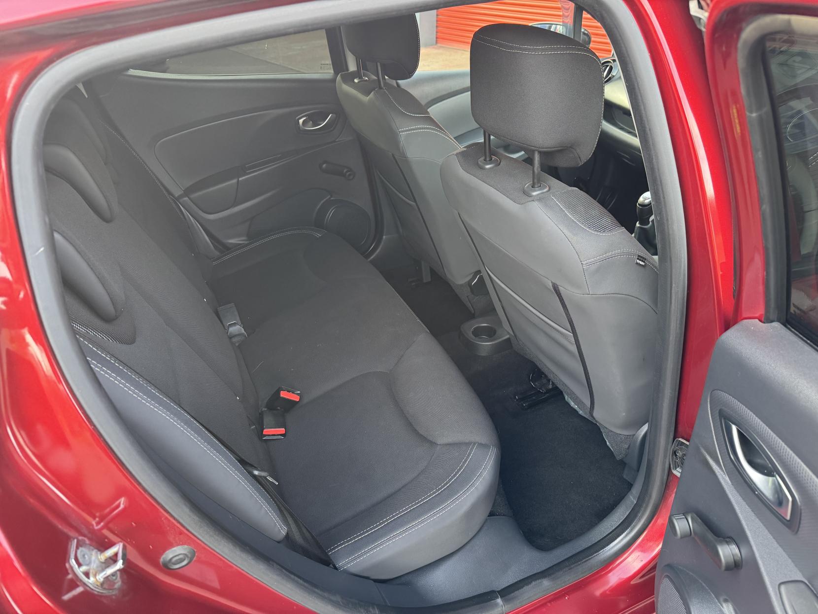 Renault Clio 0.9 TCe Dynamique Nav Hatchback 5dr Petrol Manual Euro 6 (s/s) (90 ps)