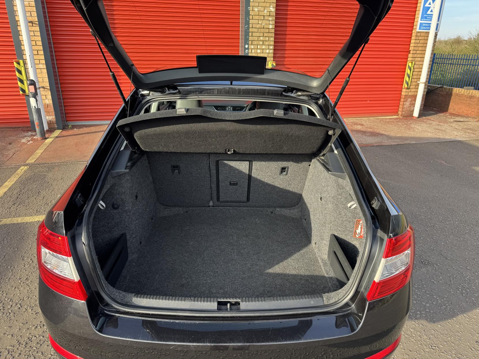 Skoda Octavia 1.6 TDI SE L Hatchback 5dr Diesel Manual Euro 6 (s/s) (110 ps)