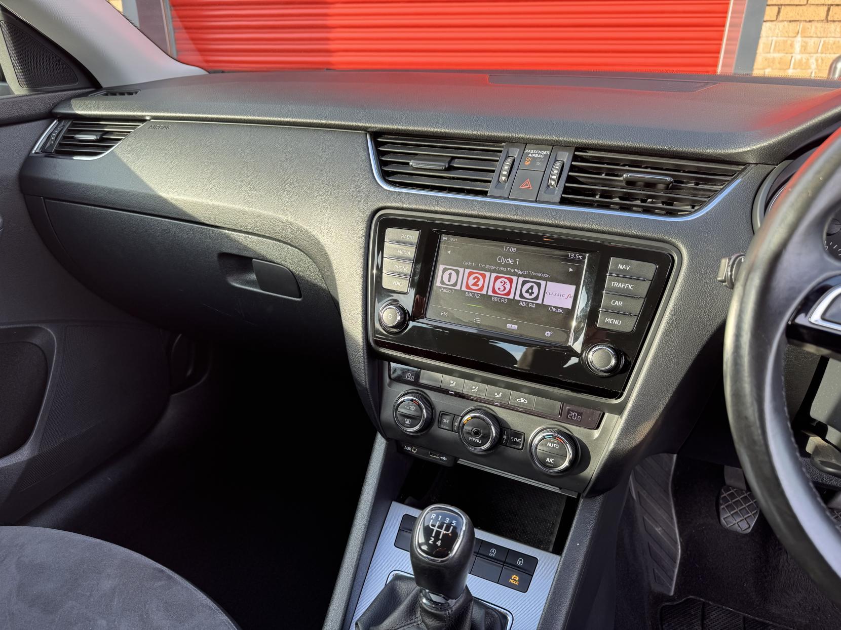 Skoda Octavia 1.6 TDI SE L Hatchback 5dr Diesel Manual Euro 6 (s/s) (110 ps)