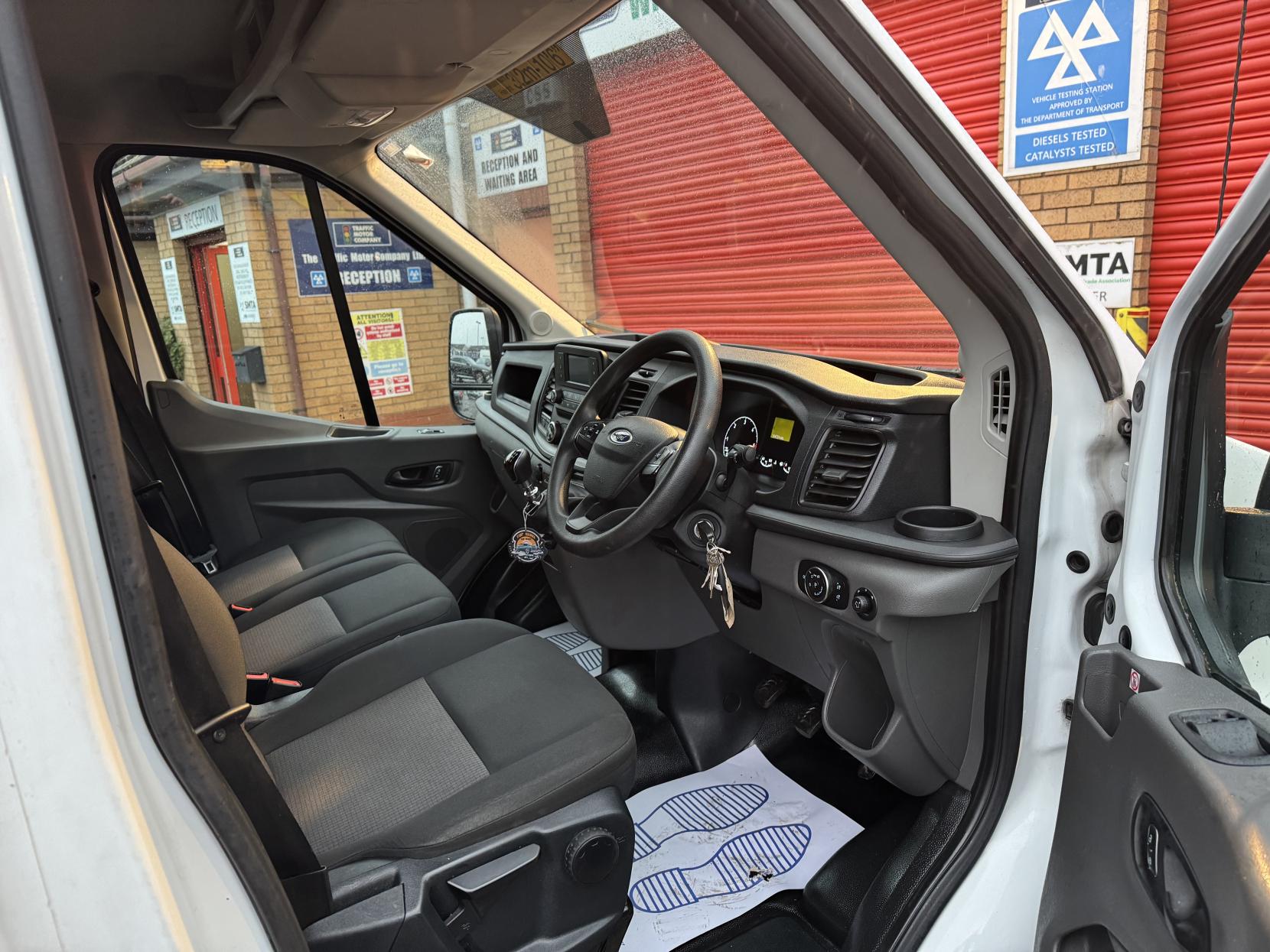 Ford Transit 2.0 350 EcoBlue Leader Luton 3dr Diesel Manual RWD L3 Euro 6 (s/s) (130 ps)