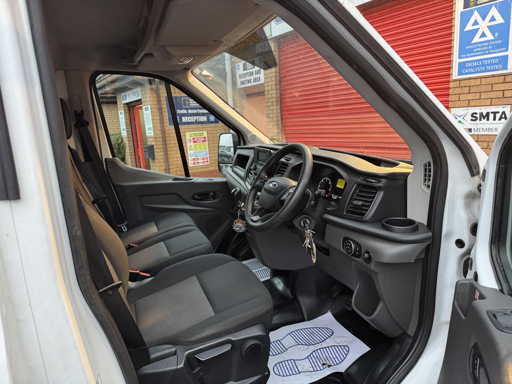 Ford Transit 2.0 350 EcoBlue Leader Luton 3dr Diesel Manual RWD L3 Euro 6 (s/s) (130 ps)