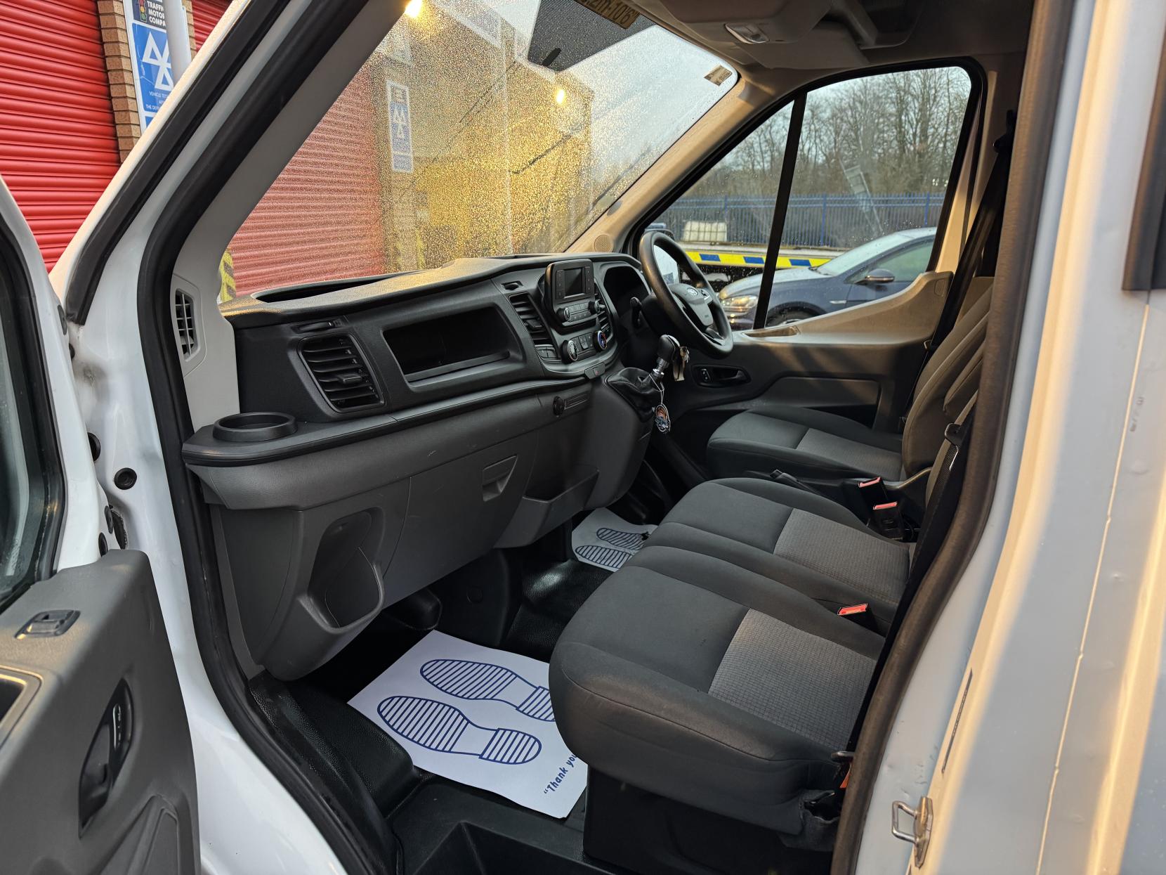 Ford Transit 2.0 350 EcoBlue Leader Luton 3dr Diesel Manual RWD L3 Euro 6 (s/s) (130 ps)