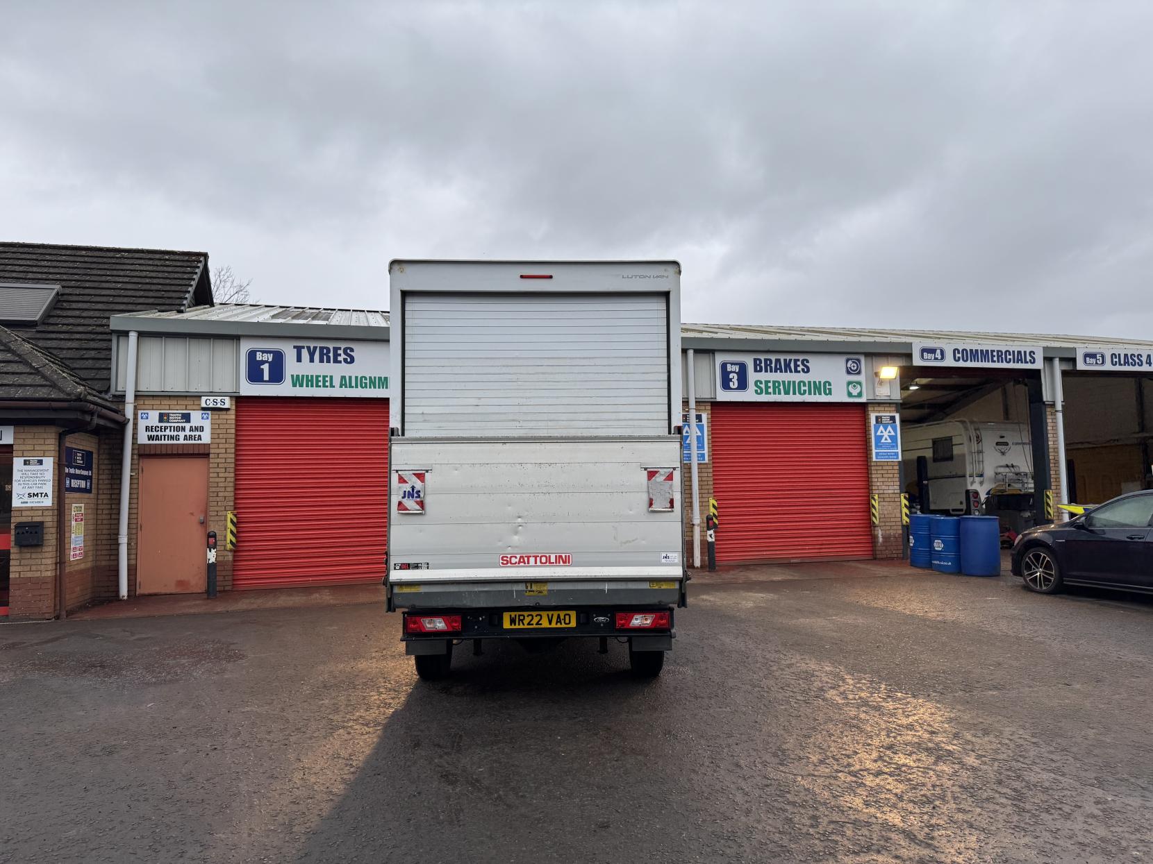 Ford Transit 2.0 350 EcoBlue Leader Luton 3dr Diesel Manual RWD L3 Euro 6 (s/s) (130 ps)