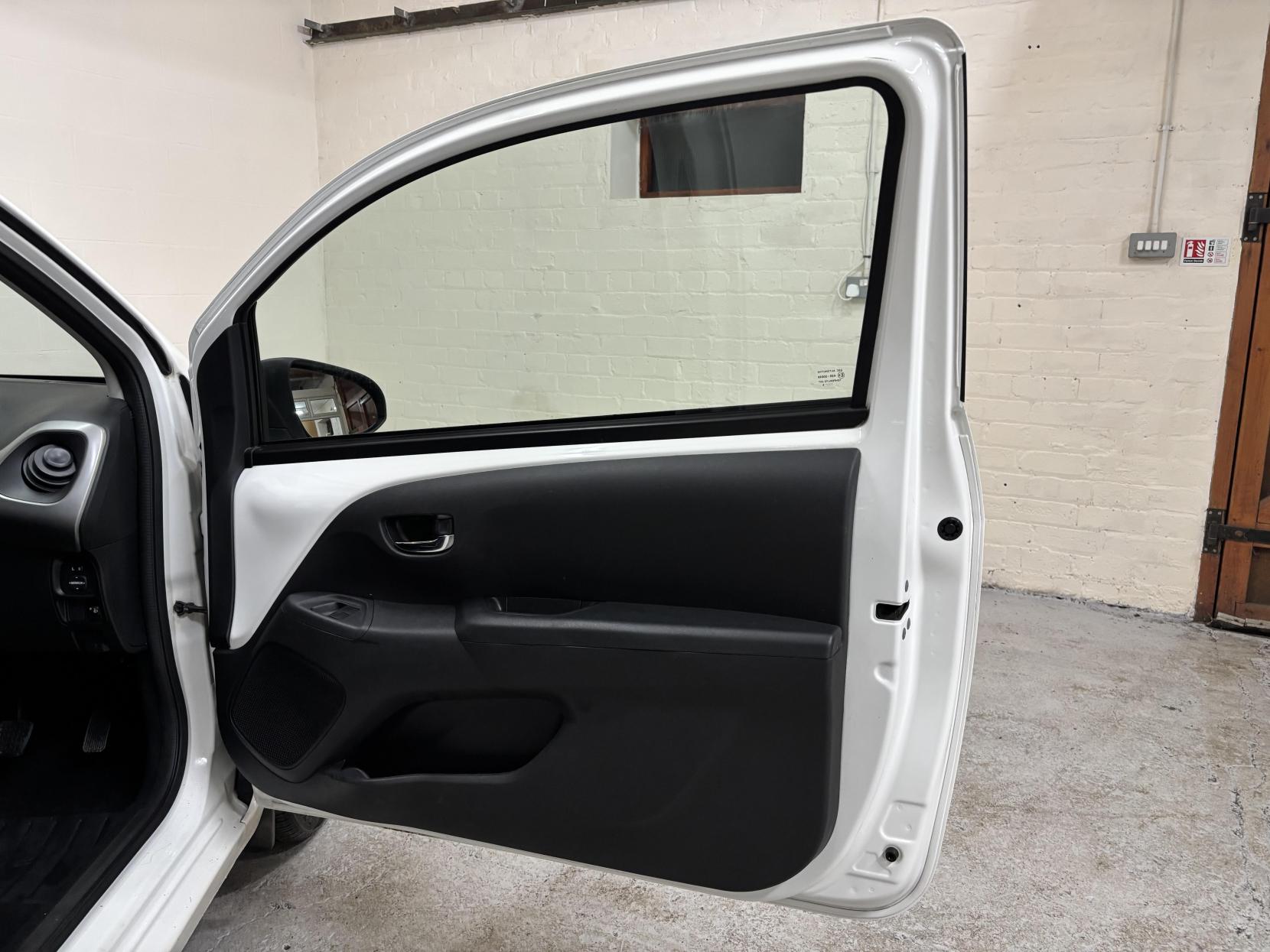 Peugeot 108 1.2 PureTech Allure Hatchback 3dr Petrol Manual Euro 6 (82 ps)