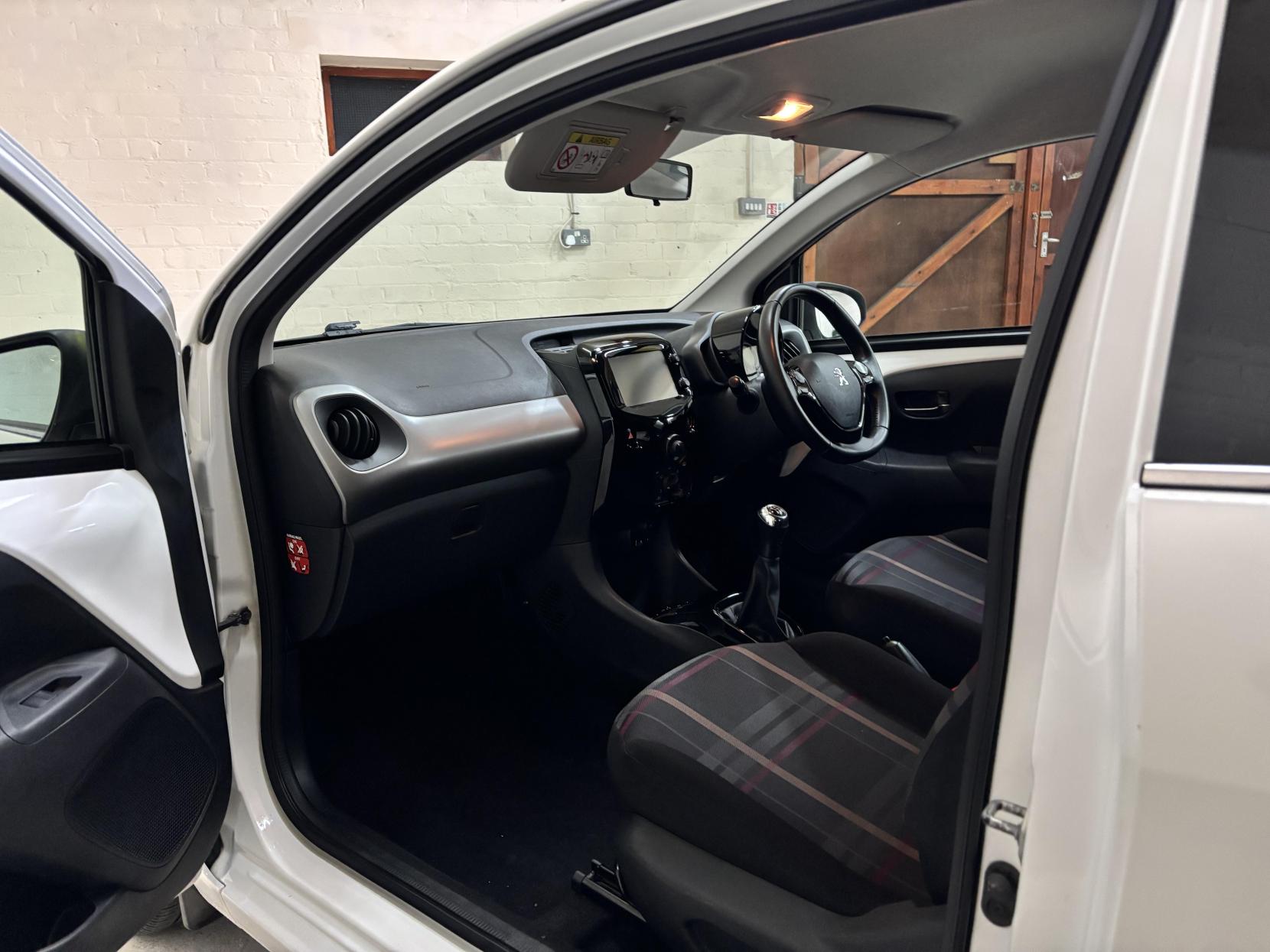 Peugeot 108 1.2 PureTech Allure Hatchback 3dr Petrol Manual Euro 6 (82 ps)