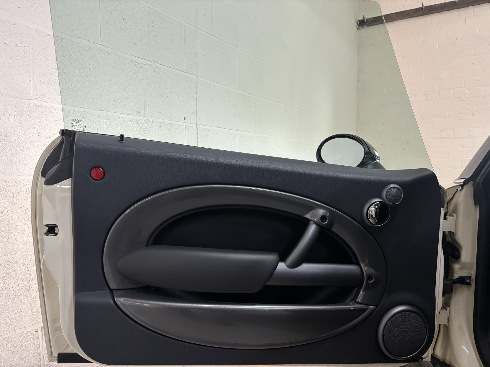 MINI Hatch 1.6 Cooper Hatchback 3dr Petrol Manual Euro 4 (116 bhp)