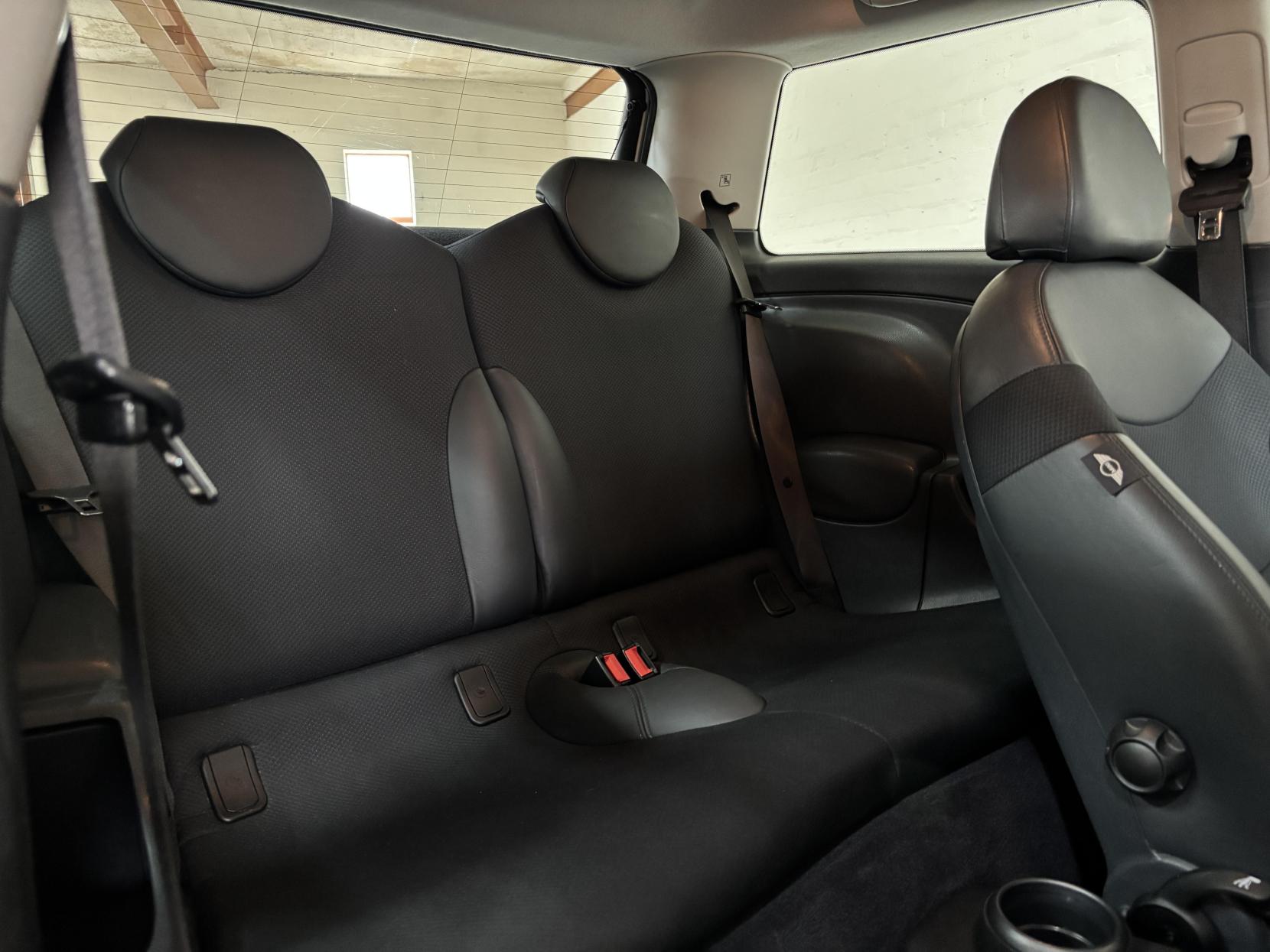 MINI Hatch 1.6 Cooper Hatchback 3dr Petrol Manual Euro 4 (116 bhp)