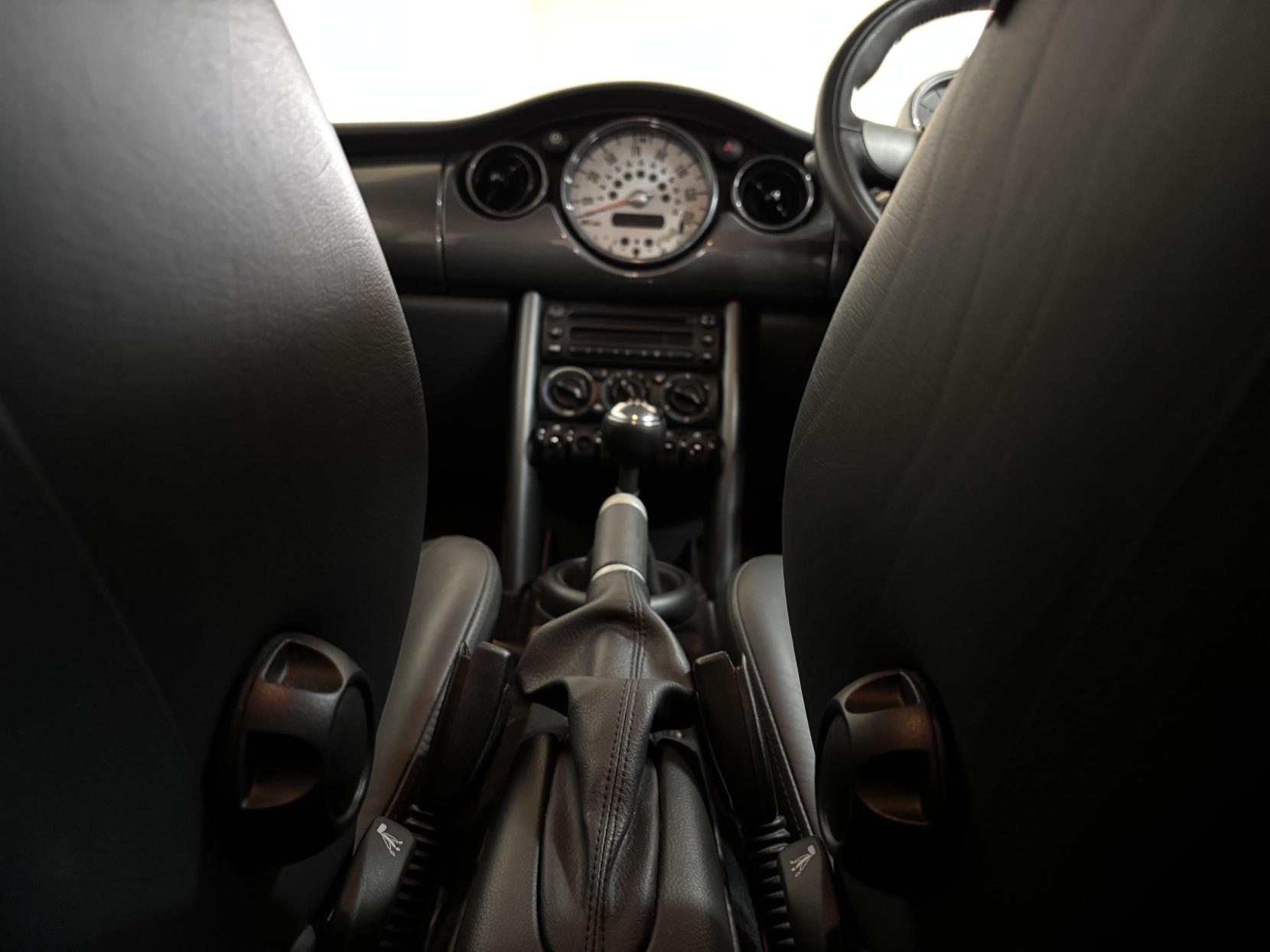 MINI Hatch 1.6 Cooper Hatchback 3dr Petrol Manual Euro 4 (116 bhp)