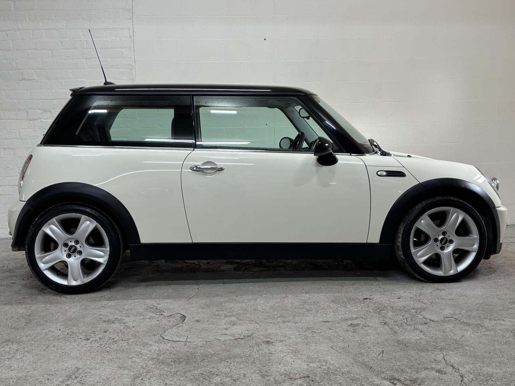 MINI Hatch 1.6 Cooper Hatchback 3dr Petrol Manual Euro 4 (116 bhp)