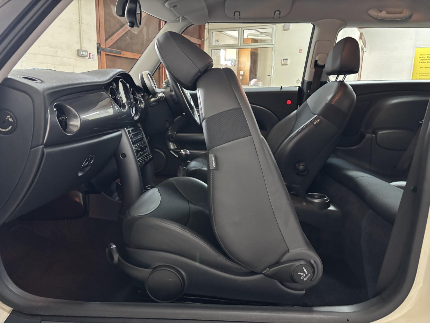 MINI Hatch 1.6 Cooper Hatchback 3dr Petrol Manual Euro 4 (116 bhp)