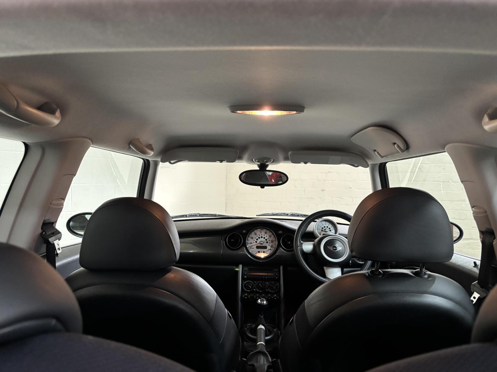 MINI Hatch 1.6 Cooper Hatchback 3dr Petrol Manual Euro 4 (116 bhp)