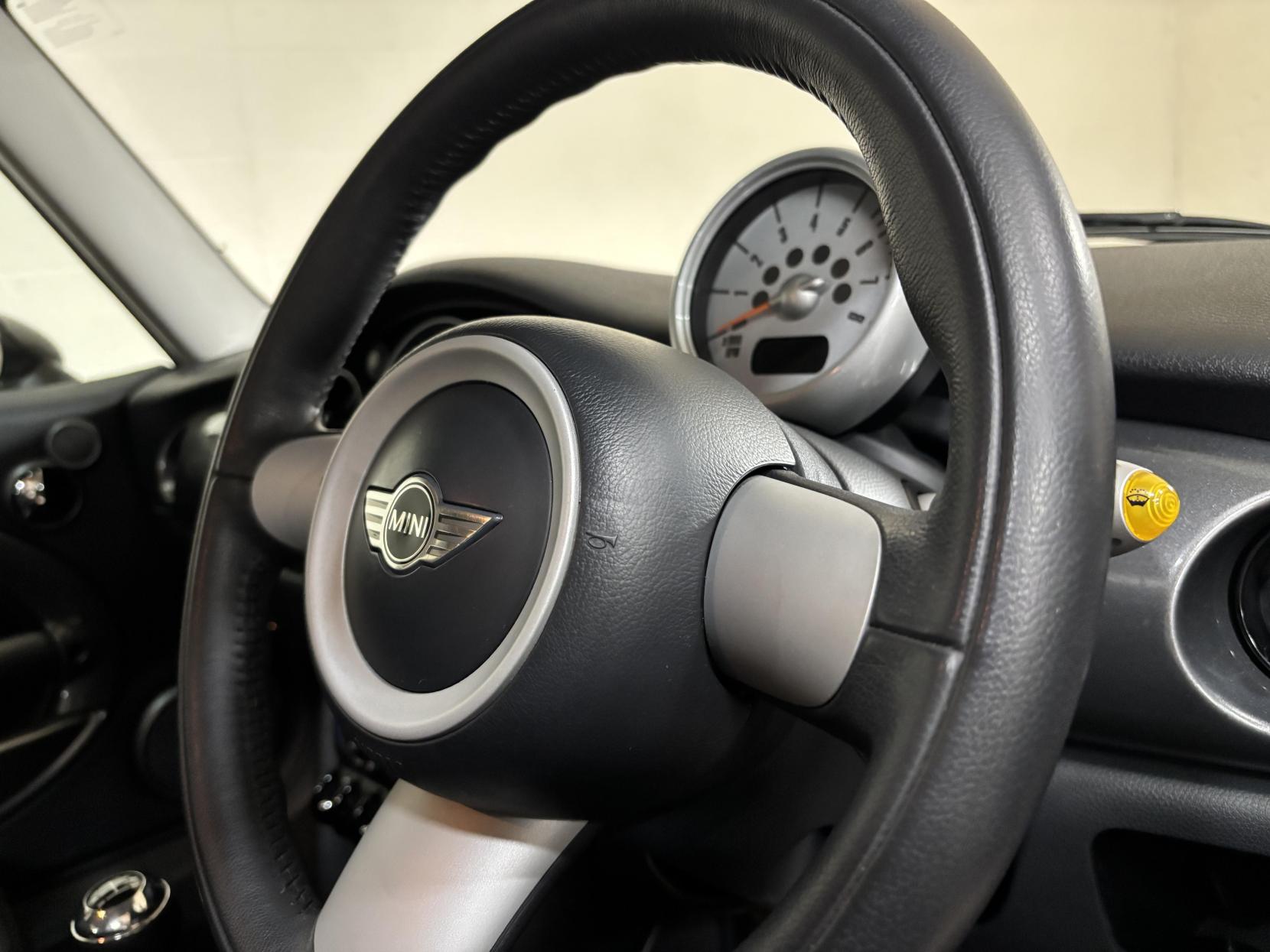 MINI Hatch 1.6 Cooper Hatchback 3dr Petrol Manual Euro 4 (116 bhp)