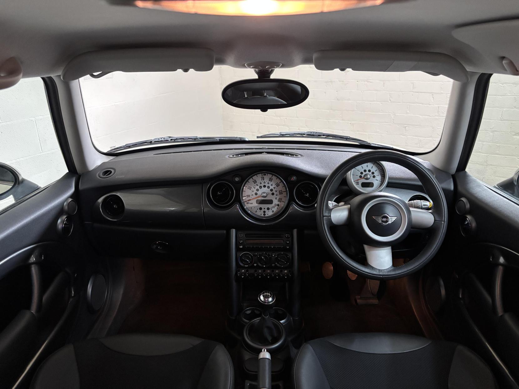 MINI Hatch 1.6 Cooper Hatchback 3dr Petrol Manual Euro 4 (116 bhp)