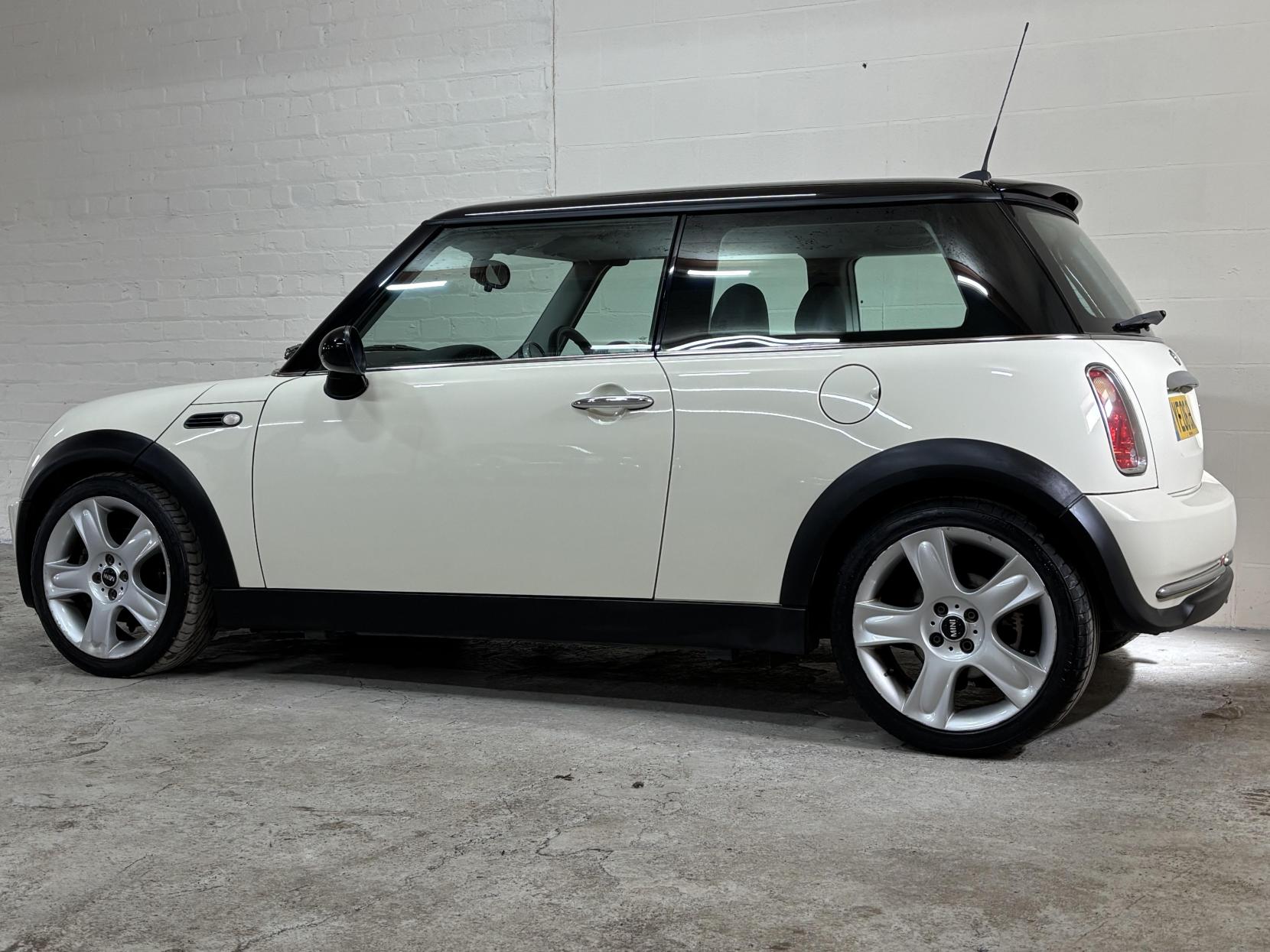 MINI Hatch 1.6 Cooper Hatchback 3dr Petrol Manual Euro 4 (116 bhp)