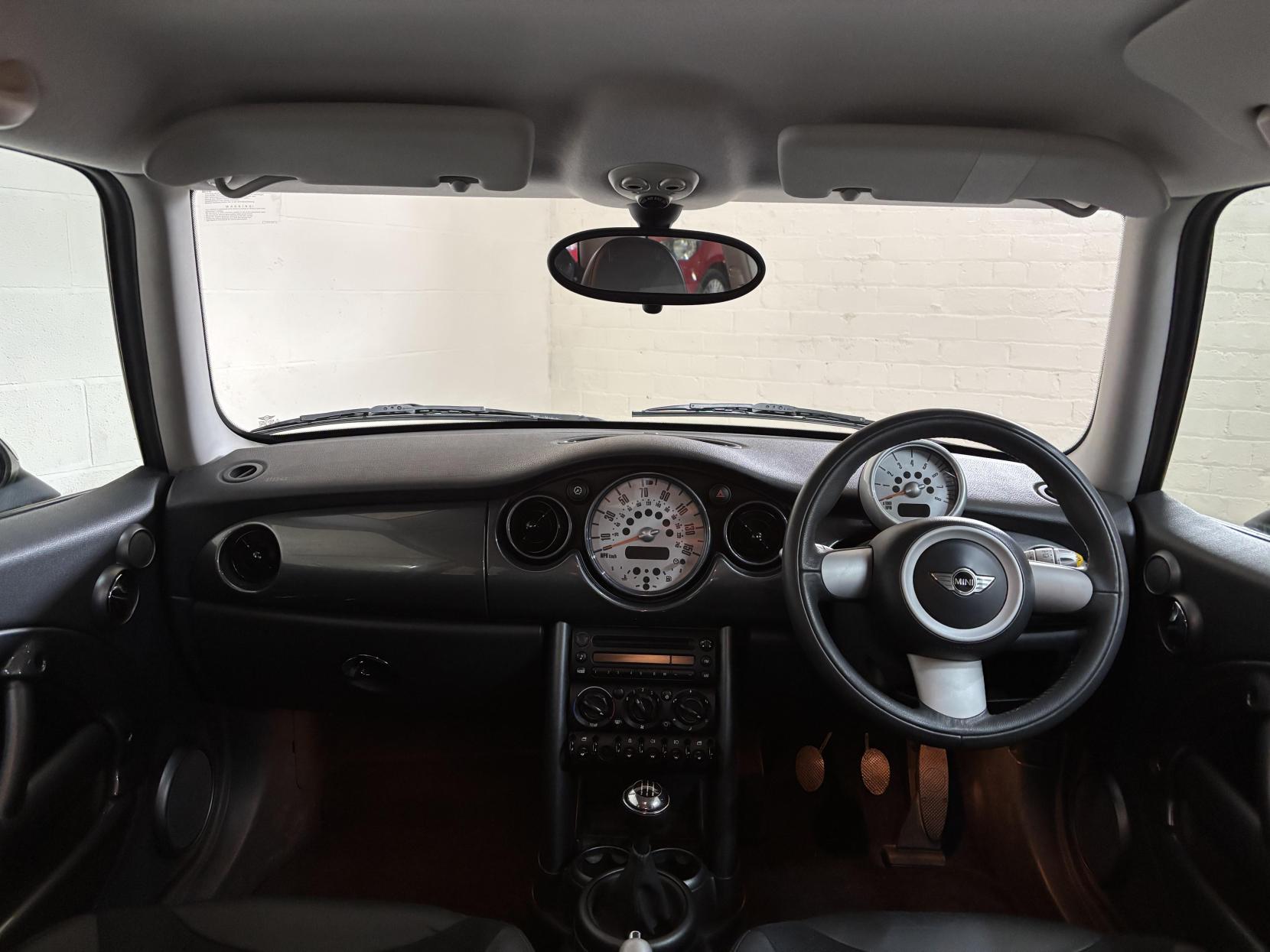 MINI Hatch 1.6 Cooper Hatchback 3dr Petrol Manual Euro 4 (116 bhp)