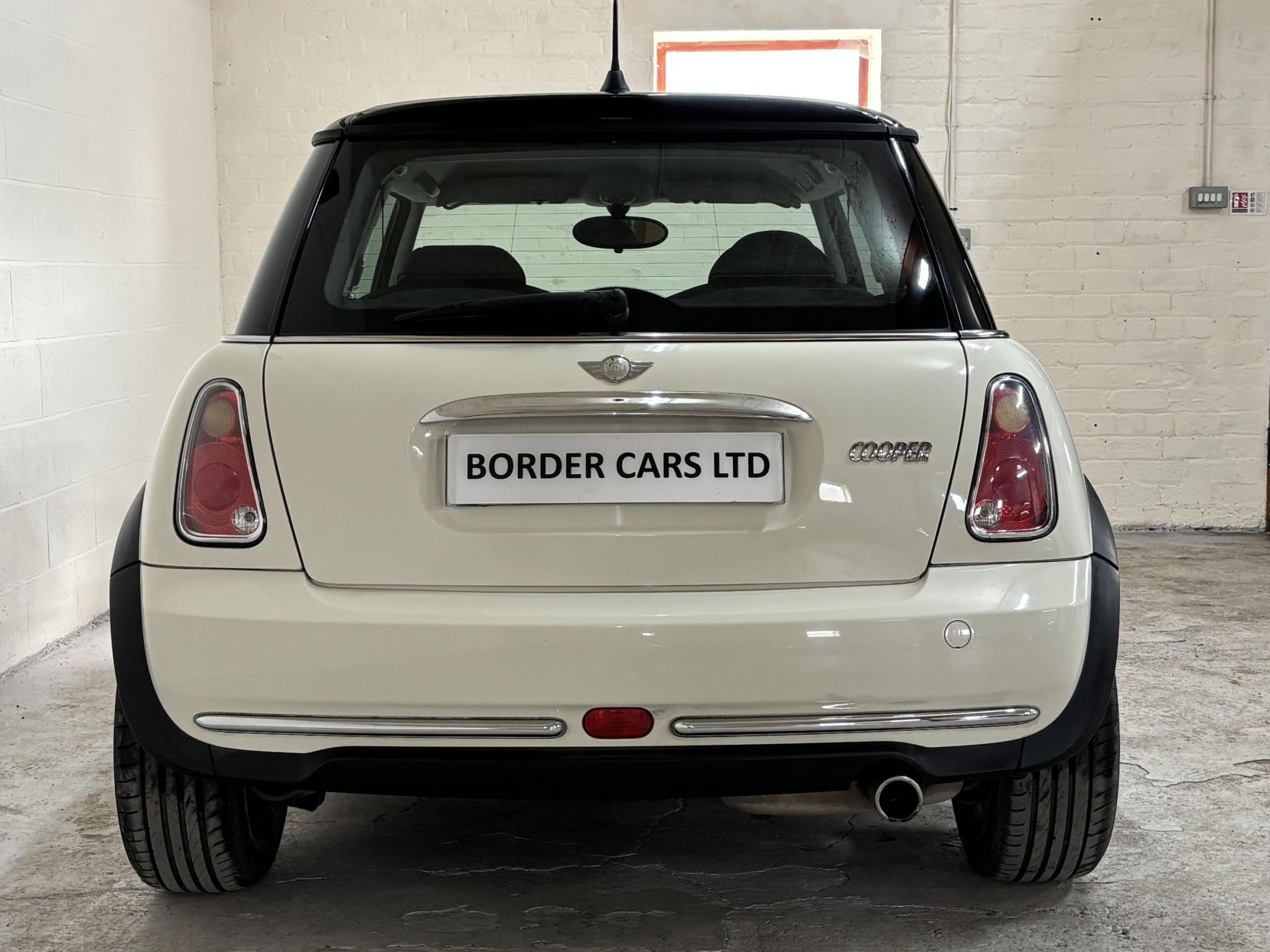 MINI Hatch 1.6 Cooper Hatchback 3dr Petrol Manual Euro 4 (116 bhp)