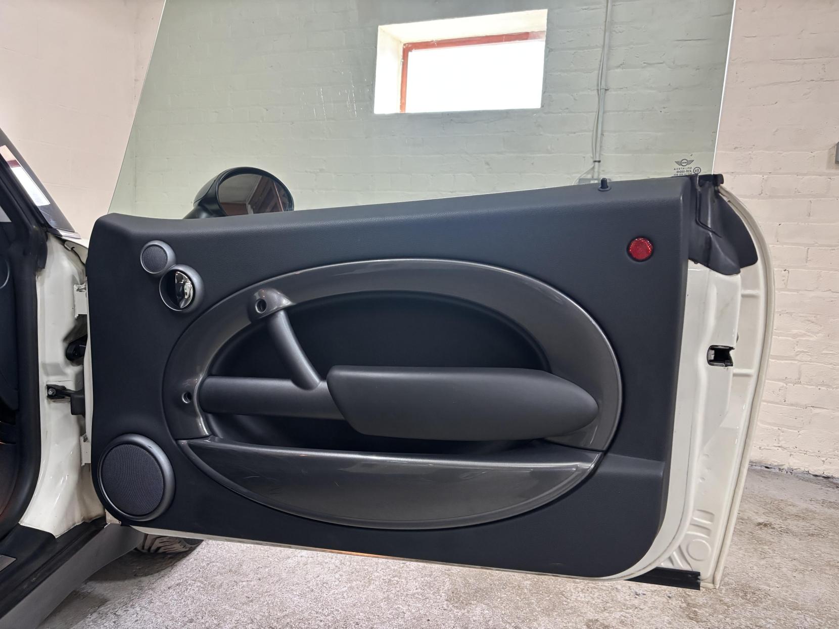 MINI Hatch 1.6 Cooper Hatchback 3dr Petrol Manual Euro 4 (116 bhp)