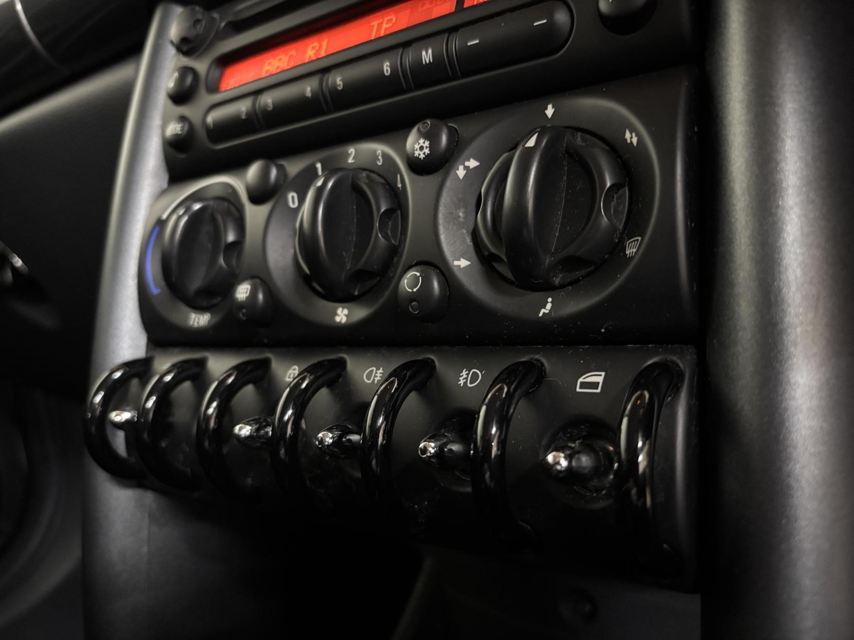 MINI Hatch 1.6 Cooper Hatchback 3dr Petrol Manual Euro 4 (116 bhp)