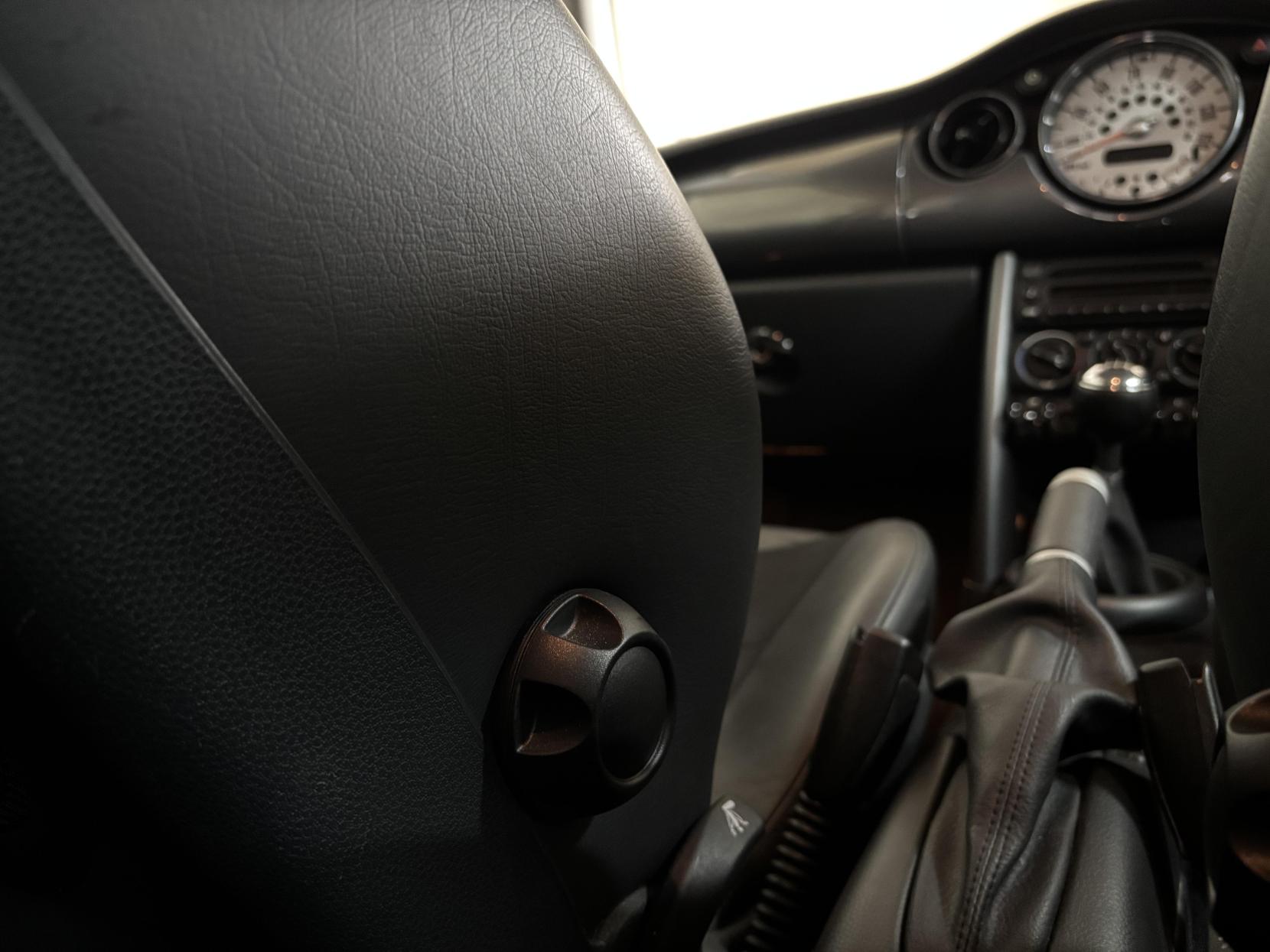 MINI Hatch 1.6 Cooper Hatchback 3dr Petrol Manual Euro 4 (116 bhp)