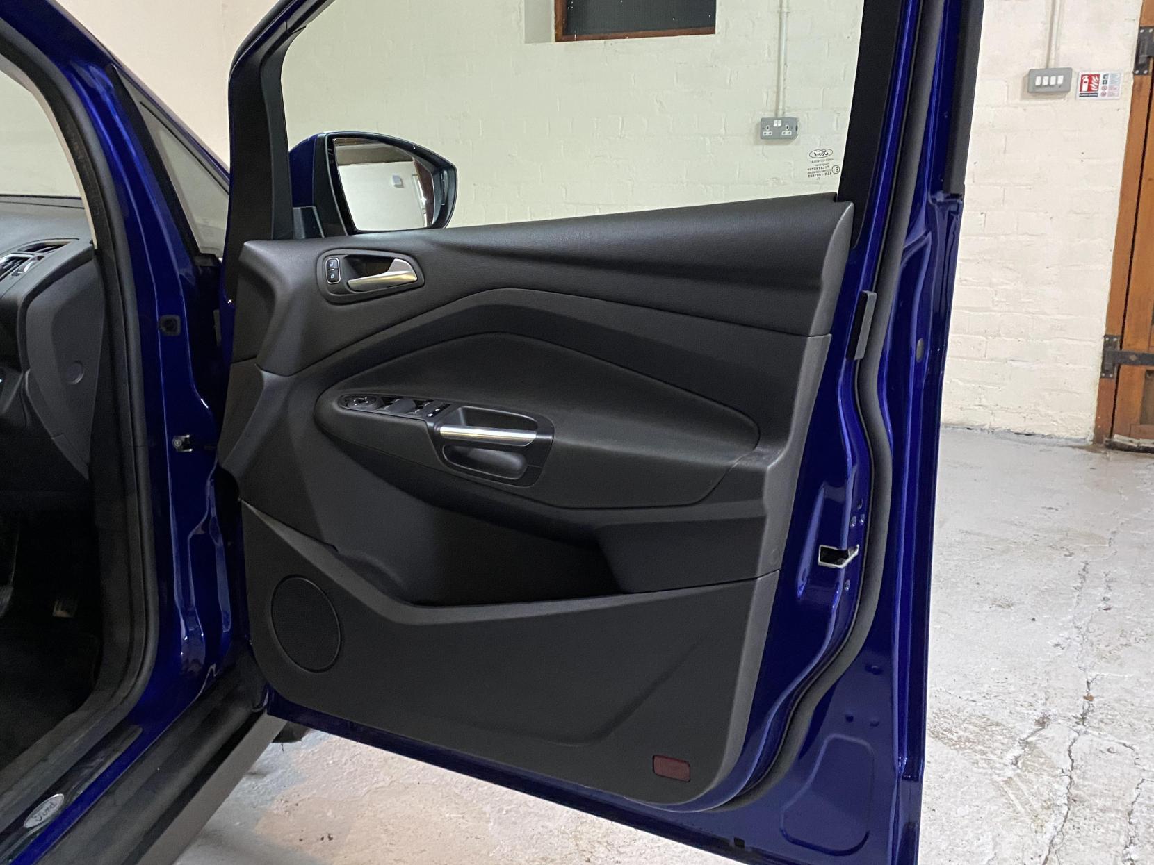 Ford C-Max 1.0T EcoBoost Titanium MPV 5dr Petrol Manual Euro 6 (s/s) (125 ps)