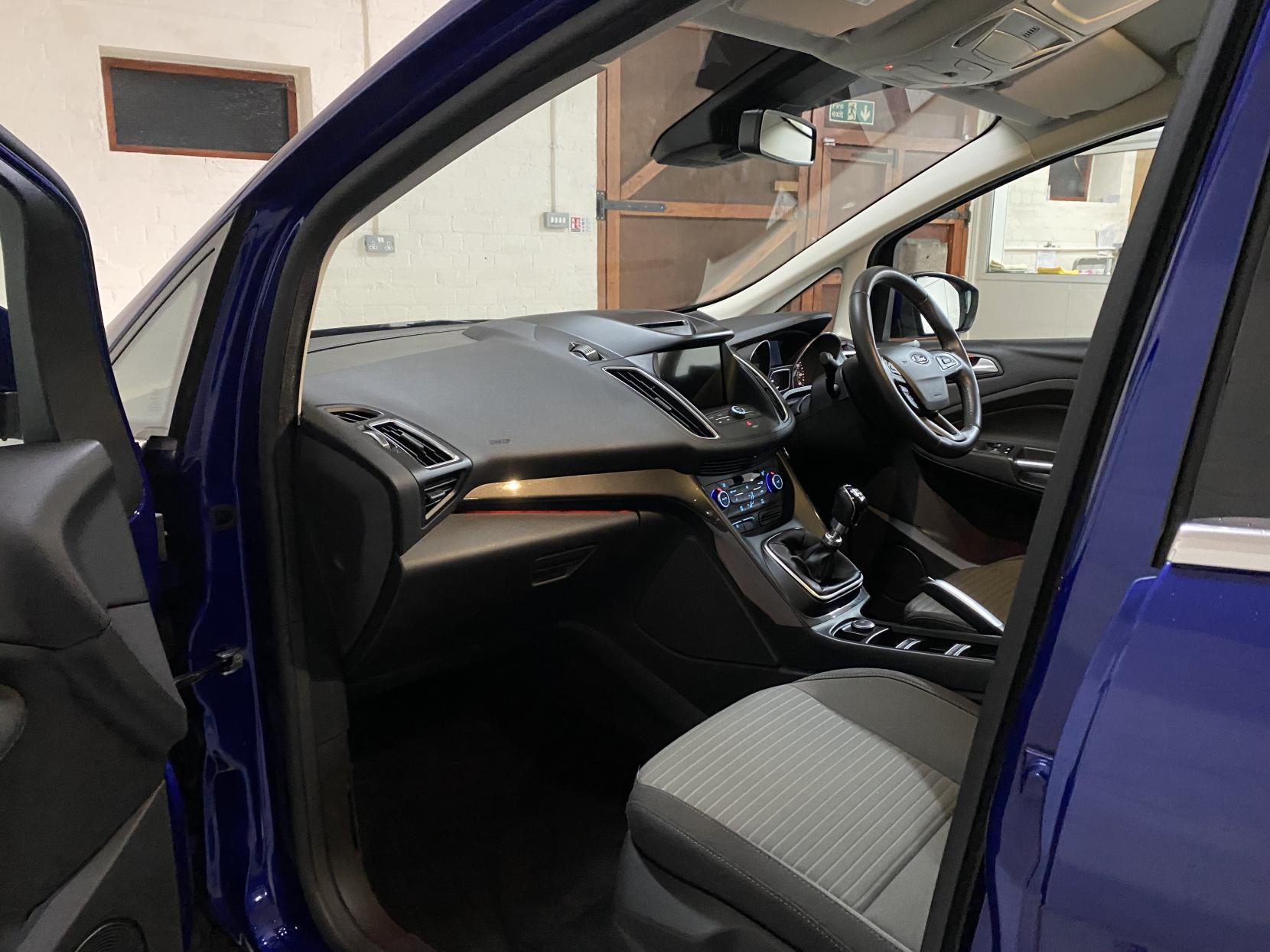 Ford C-Max 1.0T EcoBoost Titanium MPV 5dr Petrol Manual Euro 6 (s/s) (125 ps)