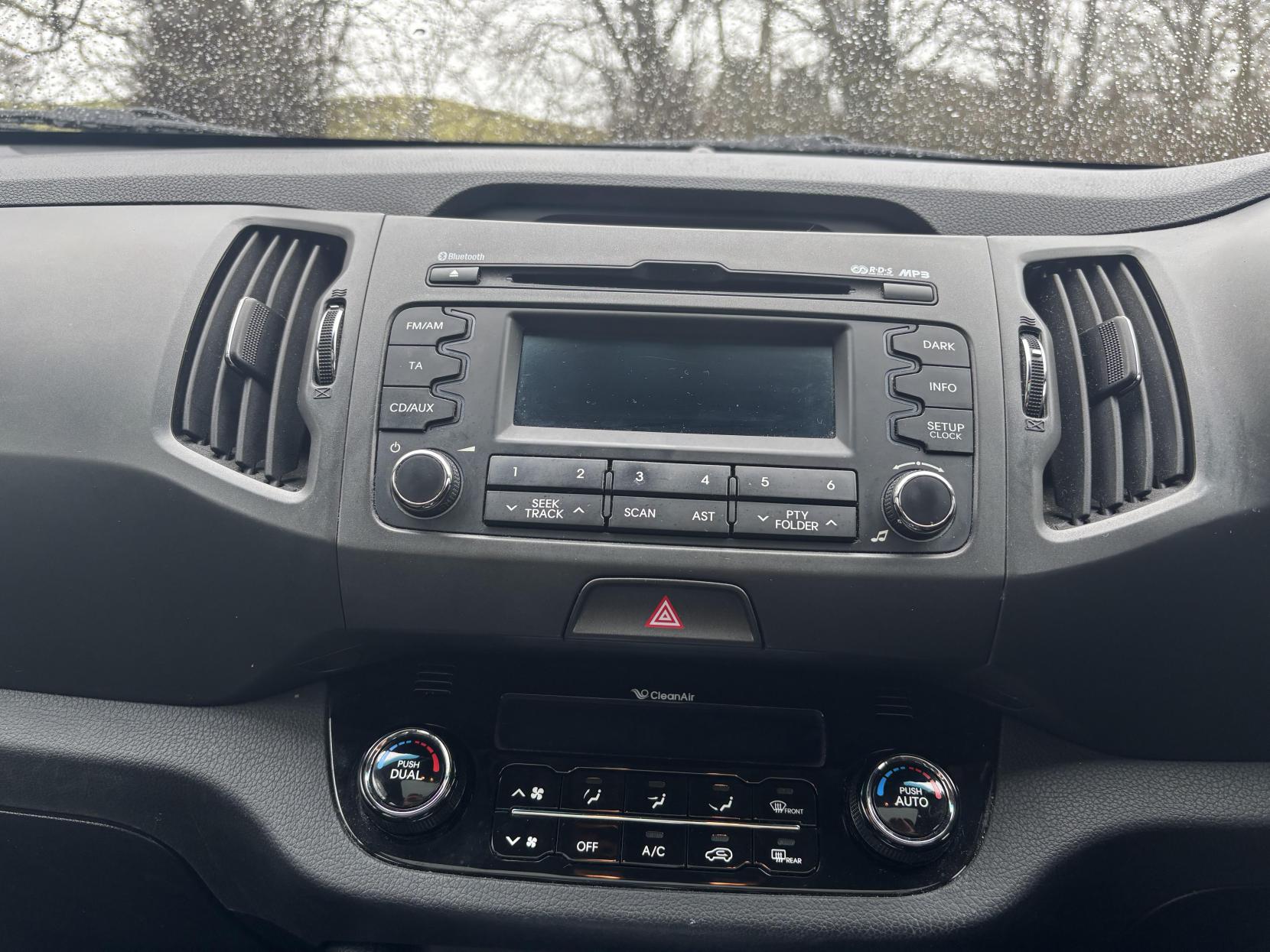 Kia Sportage 1.7 CRDi EcoDynamics 3 SUV 5dr Diesel Manual 2WD Euro 5 (s/s) (114 bhp)