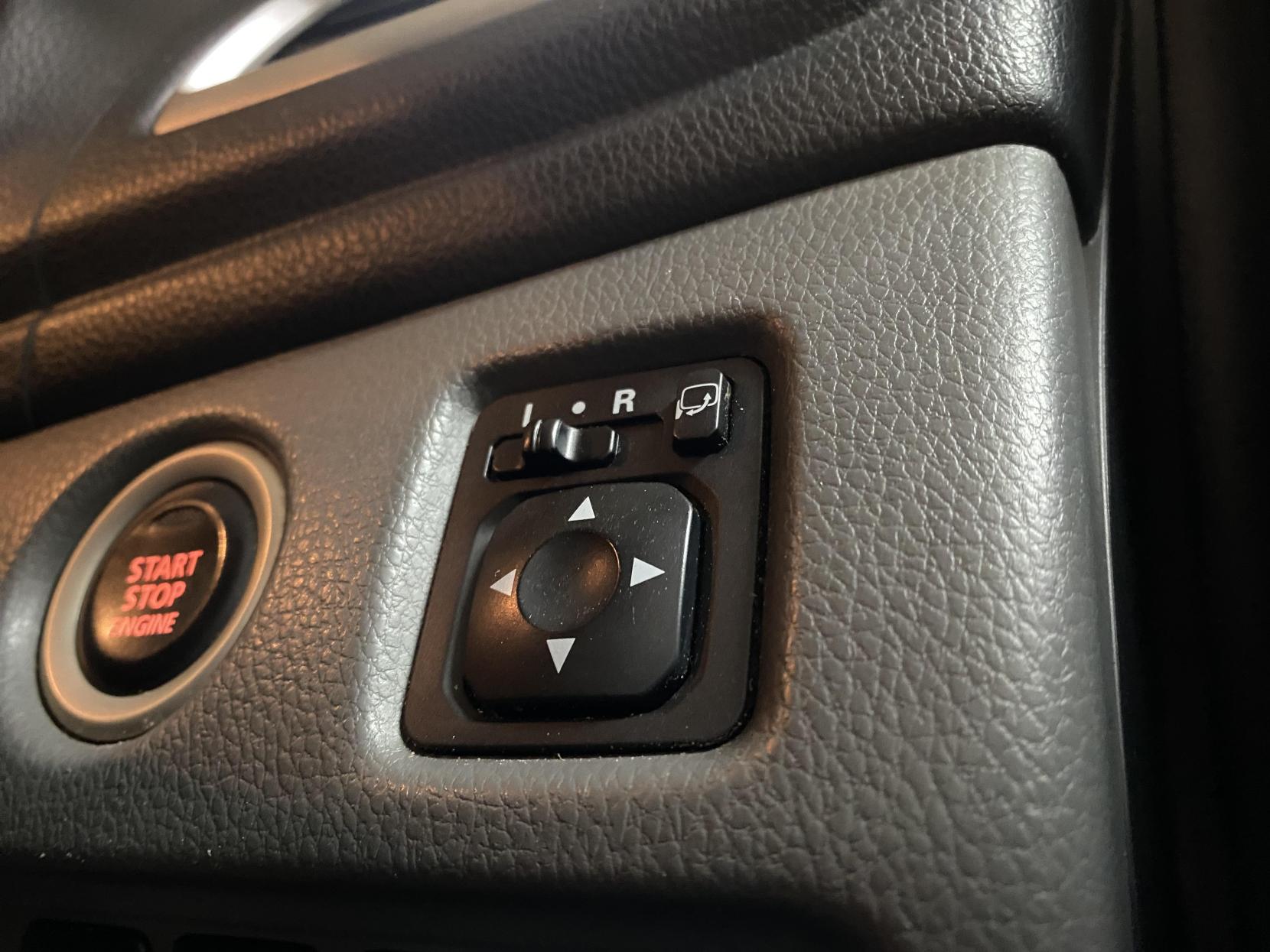 Mitsubishi L200 2.4 DI-D DC Titan Pickup Double Cab 4dr Diesel Manual 4WD Euro 6 (178 ps)