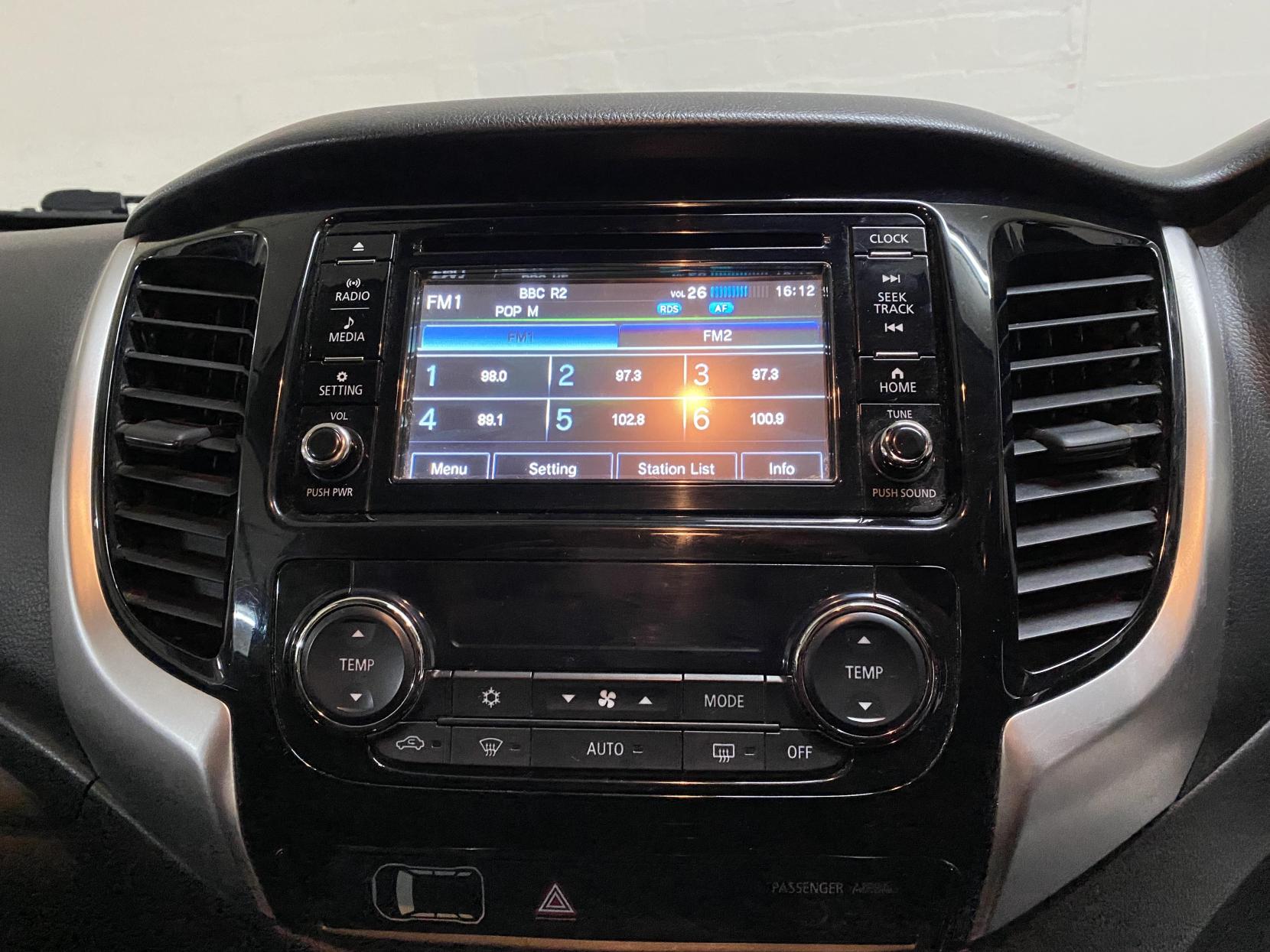 Mitsubishi L200 2.4 DI-D DC Titan Pickup Double Cab 4dr Diesel Manual 4WD Euro 6 (178 ps)