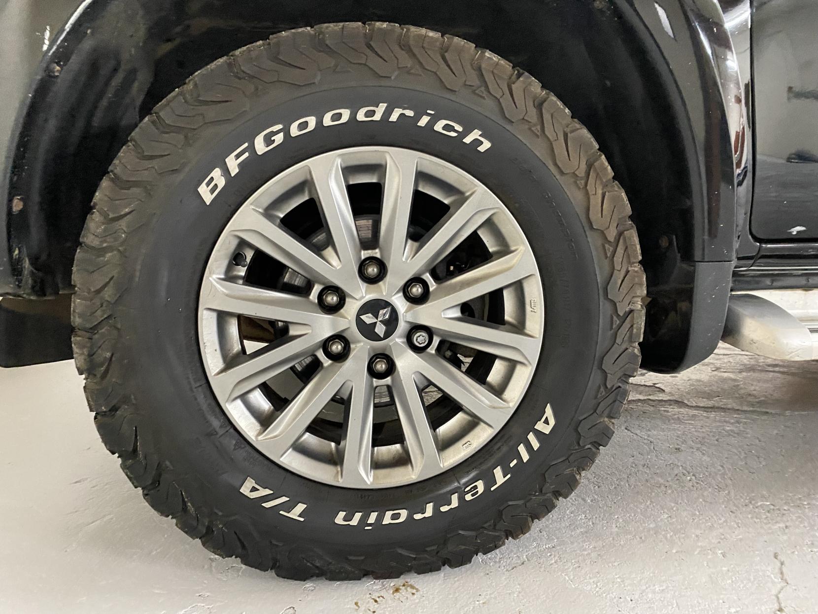 Mitsubishi L200 2.4 DI-D DC Titan Pickup Double Cab 4dr Diesel Manual 4WD Euro 6 (178 ps)