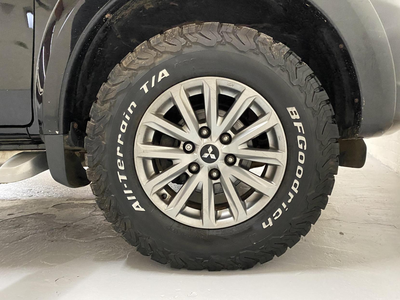 Mitsubishi L200 2.4 DI-D DC Titan Pickup Double Cab 4dr Diesel Manual 4WD Euro 6 (178 ps)