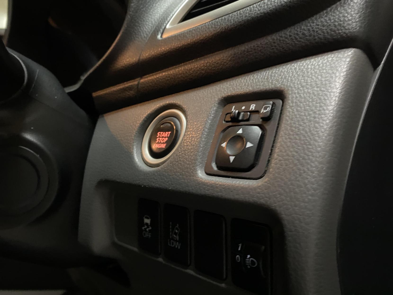 Mitsubishi L200 2.4 DI-D DC Titan Pickup Double Cab 4dr Diesel Manual 4WD Euro 6 (178 ps)