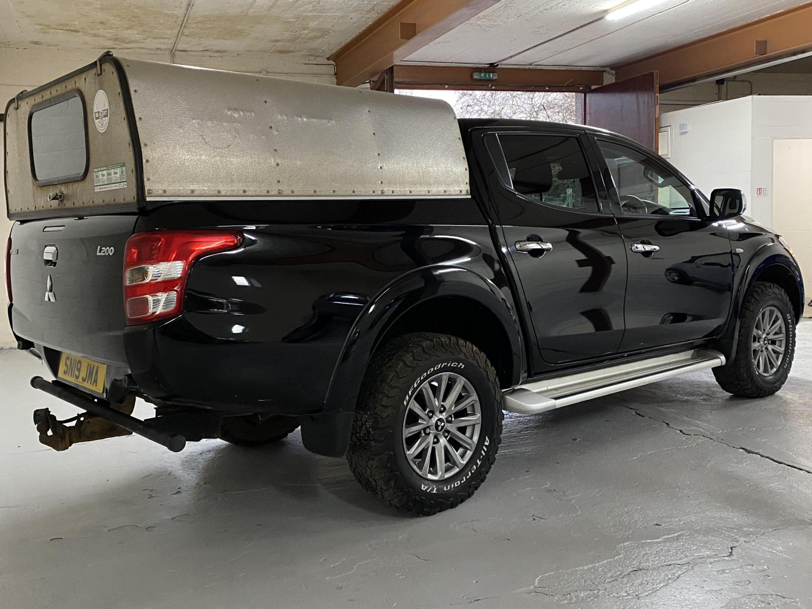 Mitsubishi L200 2.4 DI-D DC Titan Pickup Double Cab 4dr Diesel Manual 4WD Euro 6 (178 ps)