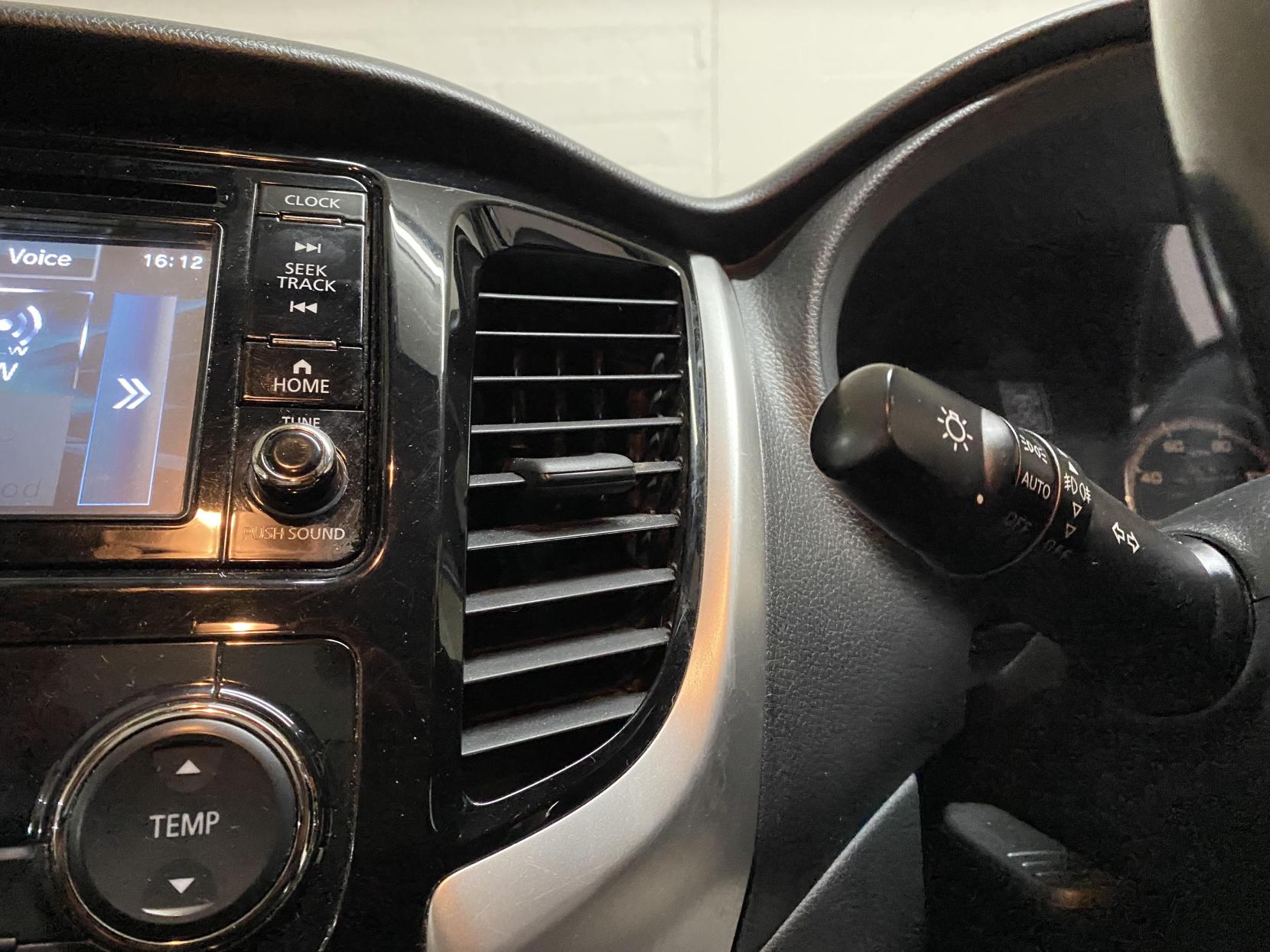 Mitsubishi L200 2.4 DI-D DC Titan Pickup Double Cab 4dr Diesel Manual 4WD Euro 6 (178 ps)