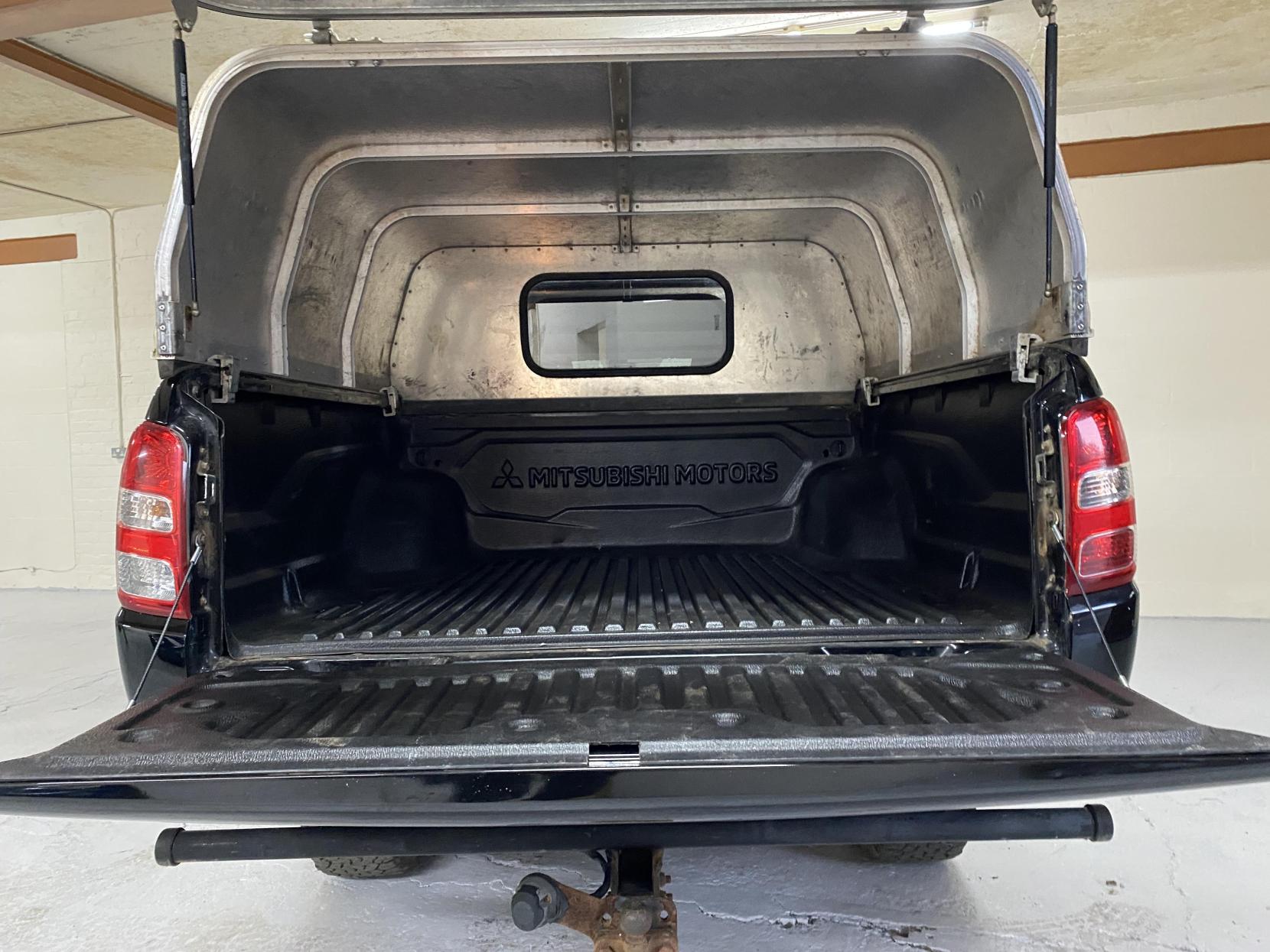 Mitsubishi L200 2.4 DI-D DC Titan Pickup Double Cab 4dr Diesel Manual 4WD Euro 6 (178 ps)