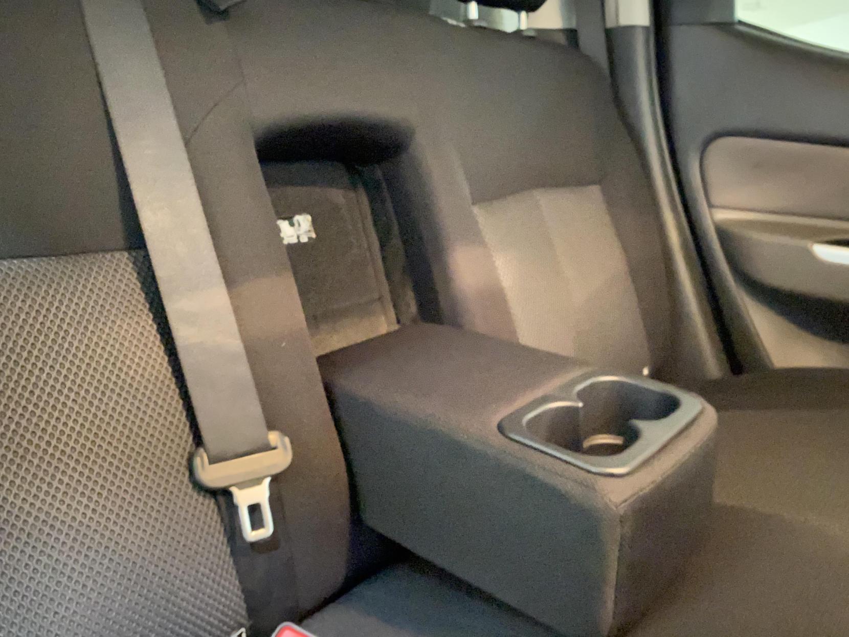 Mitsubishi L200 2.4 DI-D DC Titan Pickup Double Cab 4dr Diesel Manual 4WD Euro 6 (178 ps)