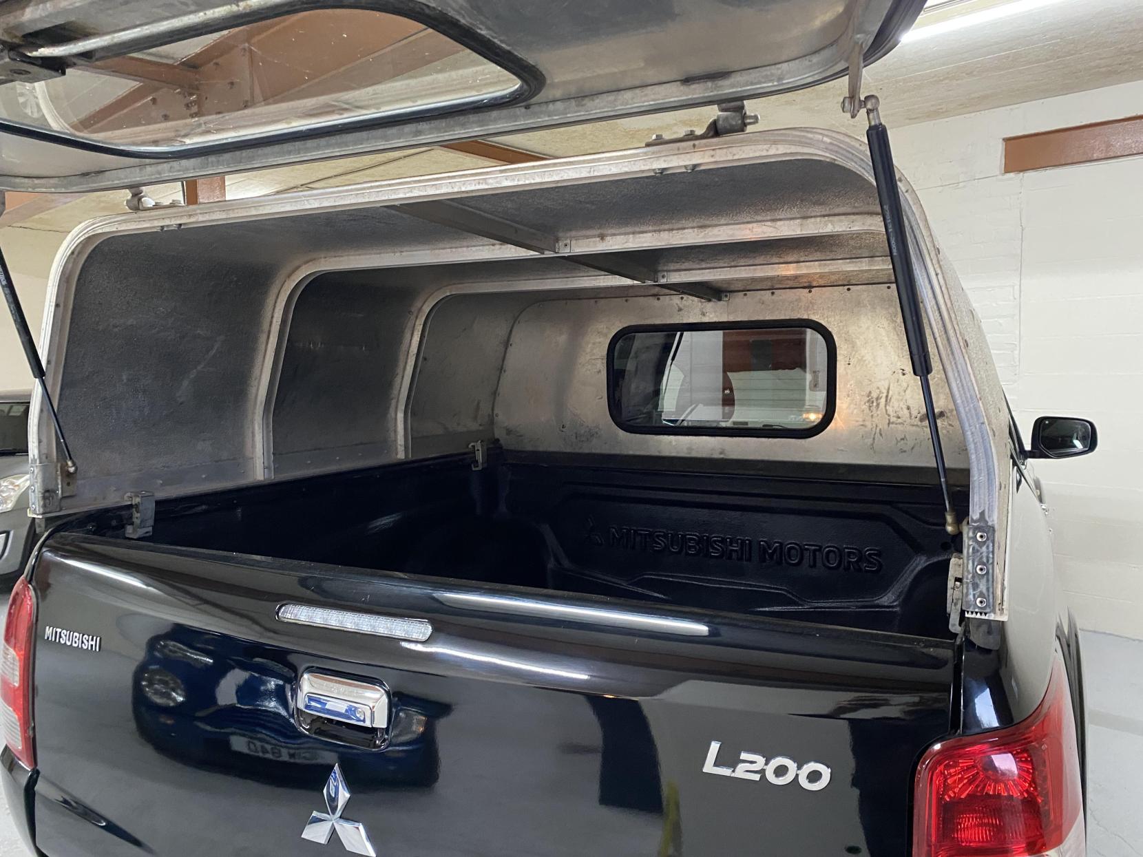 Mitsubishi L200 2.4 DI-D DC Titan Pickup Double Cab 4dr Diesel Manual 4WD Euro 6 (178 ps)