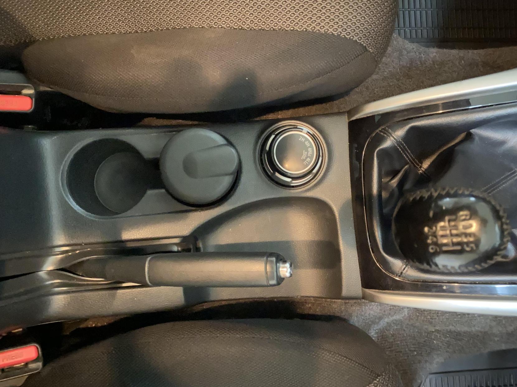 Mitsubishi L200 2.4 DI-D DC Titan Pickup Double Cab 4dr Diesel Manual 4WD Euro 6 (178 ps)