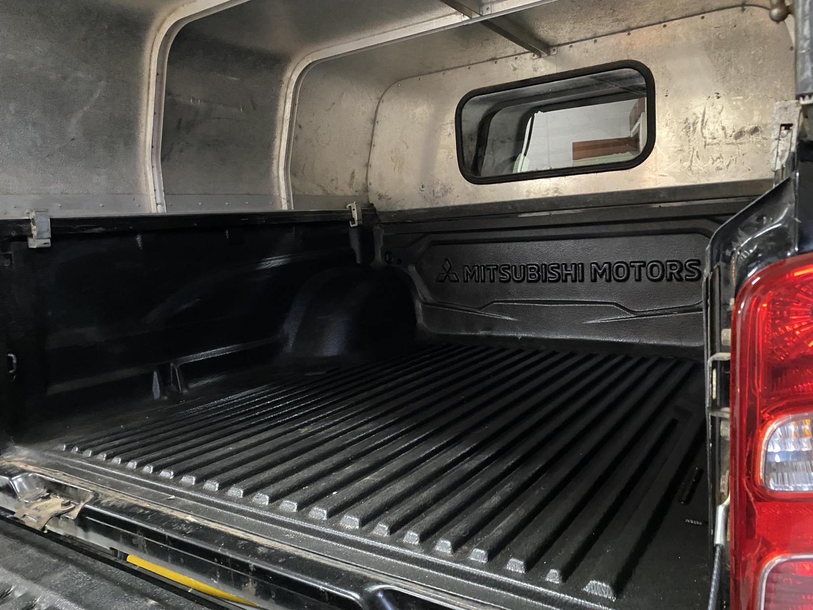 Mitsubishi L200 2.4 DI-D DC Titan Pickup Double Cab 4dr Diesel Manual 4WD Euro 6 (178 ps)