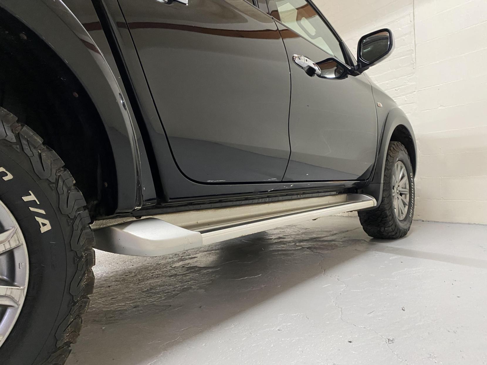 Mitsubishi L200 2.4 DI-D DC Titan Pickup Double Cab 4dr Diesel Manual 4WD Euro 6 (178 ps)