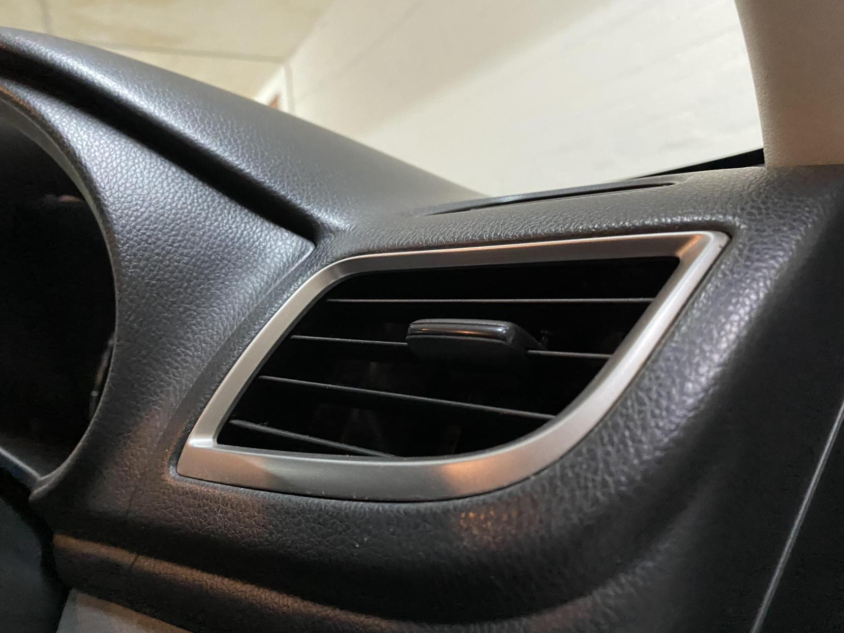 Mitsubishi L200 2.4 DI-D DC Titan Pickup Double Cab 4dr Diesel Manual 4WD Euro 6 (178 ps)