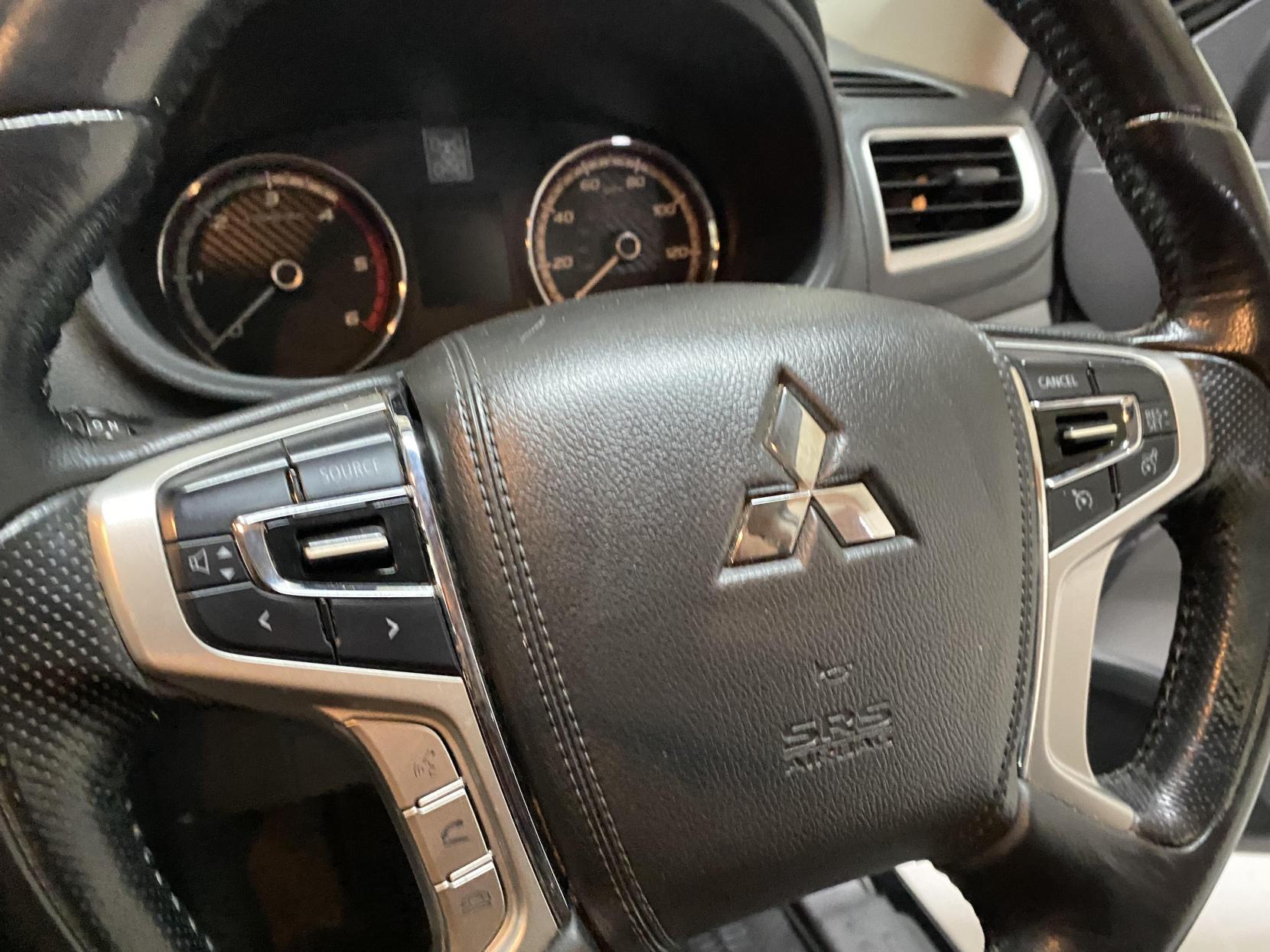 Mitsubishi L200 2.4 DI-D DC Titan Pickup Double Cab 4dr Diesel Manual 4WD Euro 6 (178 ps)