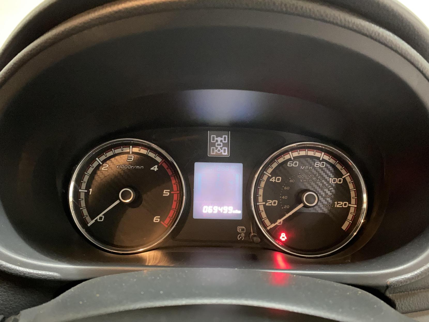 Mitsubishi L200 2.4 DI-D DC Titan Pickup Double Cab 4dr Diesel Manual 4WD Euro 6 (178 ps)