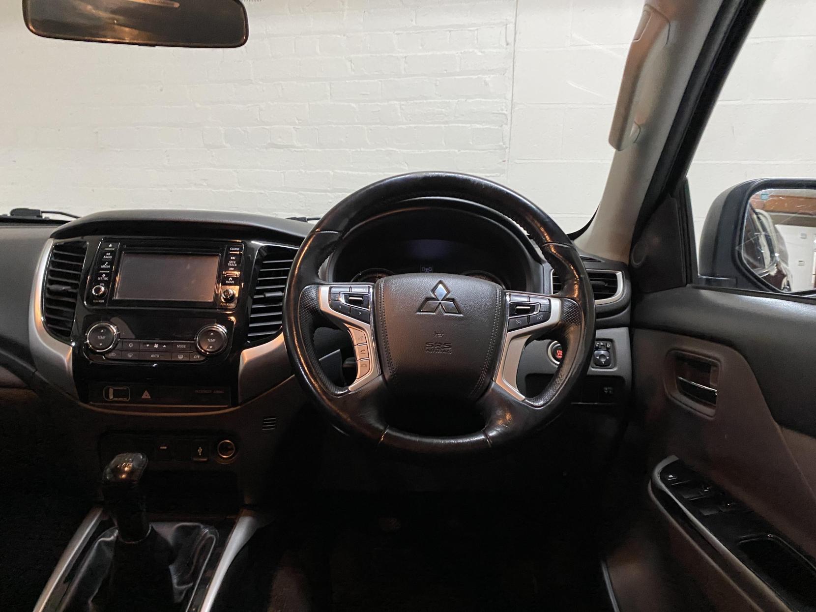 Mitsubishi L200 2.4 DI-D DC Titan Pickup Double Cab 4dr Diesel Manual 4WD Euro 6 (178 ps)