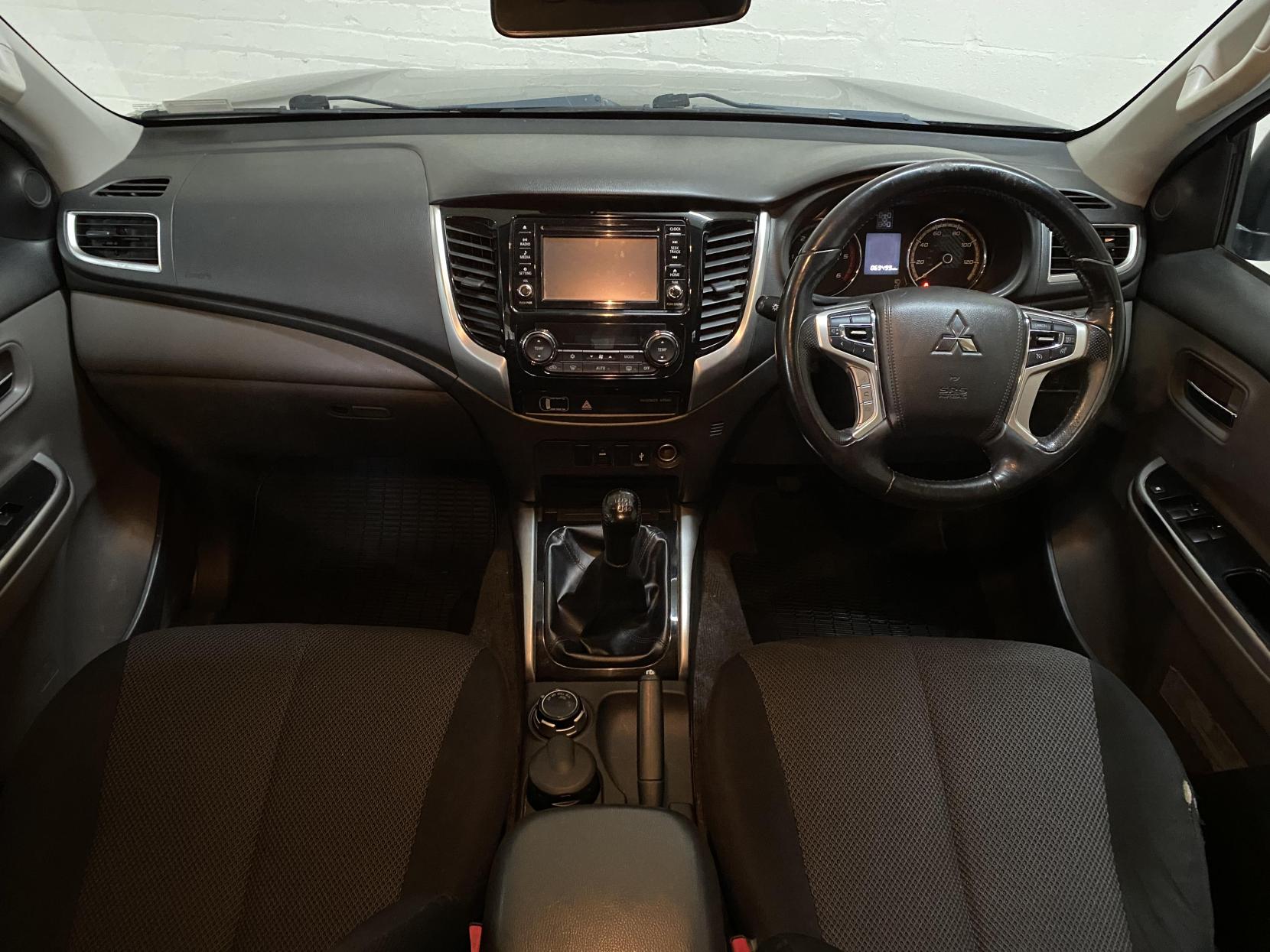 Mitsubishi L200 2.4 DI-D DC Titan Pickup Double Cab 4dr Diesel Manual 4WD Euro 6 (178 ps)