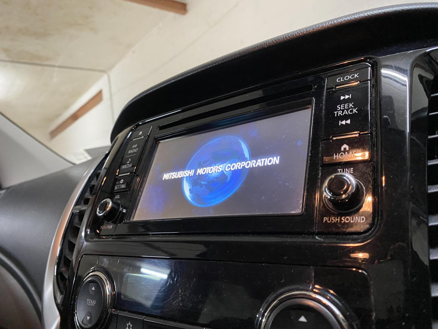 Mitsubishi L200 2.4 DI-D DC Titan Pickup Double Cab 4dr Diesel Manual 4WD Euro 6 (178 ps)