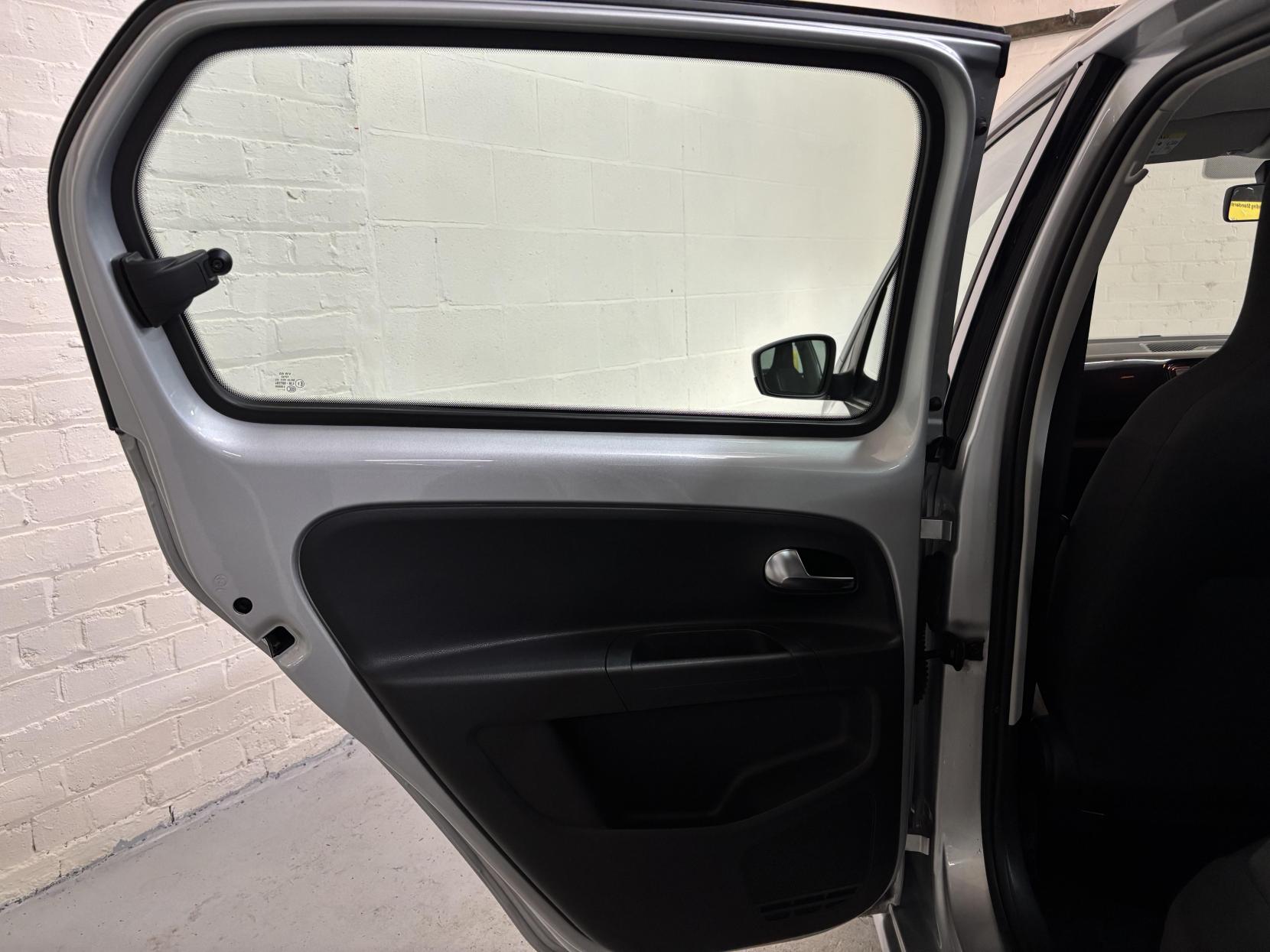 Volkswagen up! 1.0 Move up! Hatchback 5dr Petrol Manual Euro 5 (60 ps)