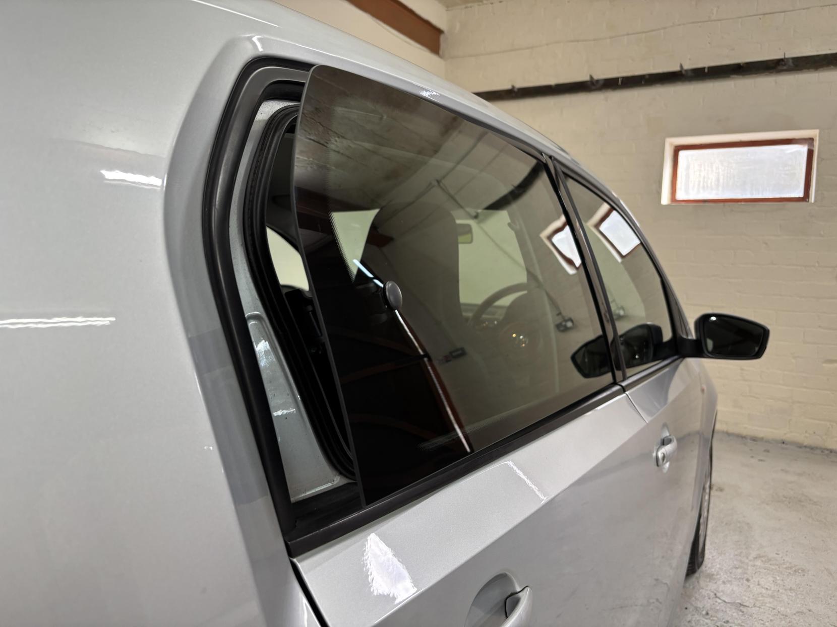 Volkswagen up! 1.0 Move up! Hatchback 5dr Petrol Manual Euro 5 (60 ps)